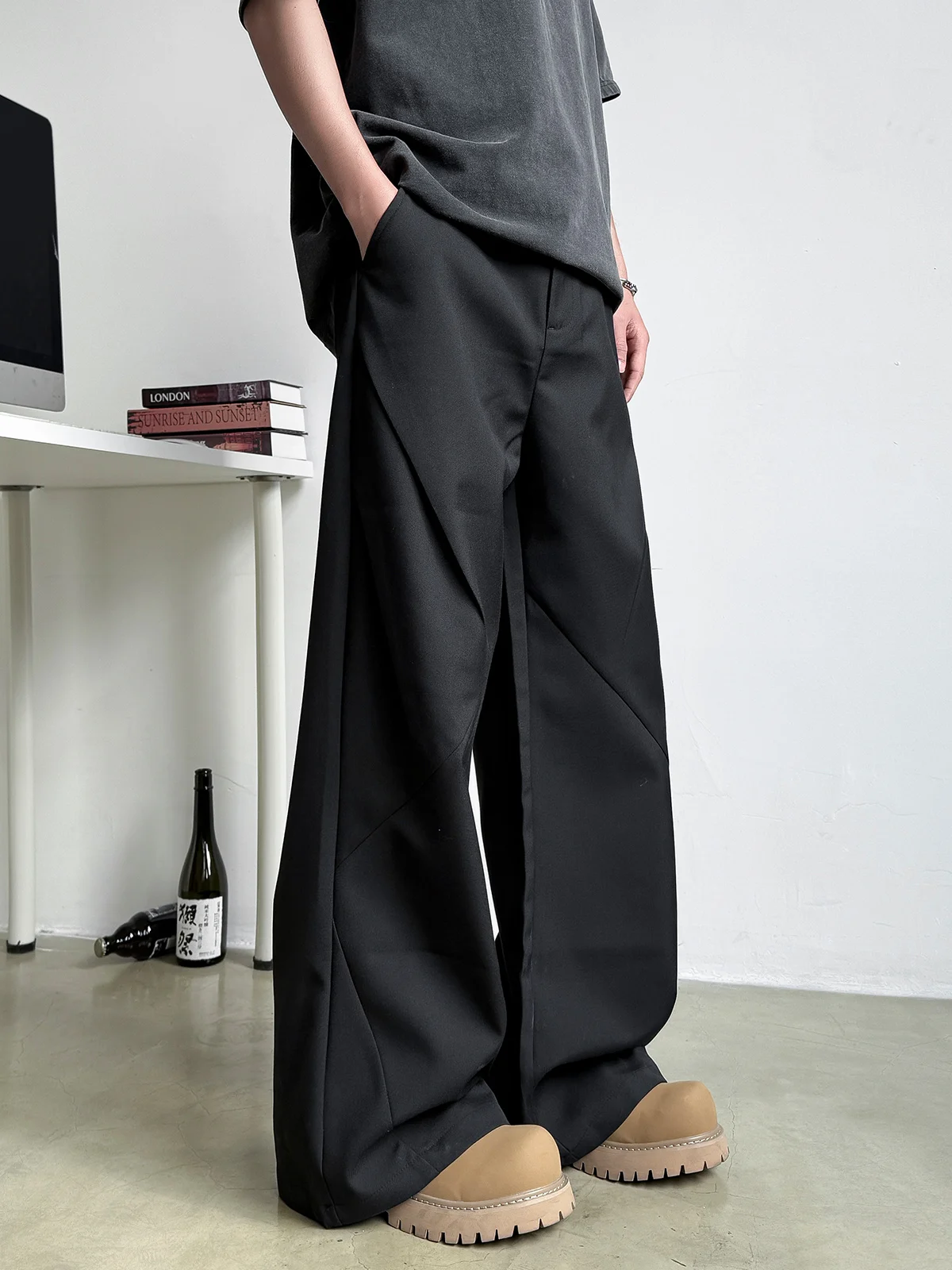 Мужские повседневные свободные брюки с плиссировкой, прямые, с высокой талией, молодежные, модные, спортивные, длинные, летние, трендовые
Мужские повседневные свободные брюки с плиссировкой, прямые, с высокой талией, молодежные, модные, спортивные, длинные, летние, трендовые