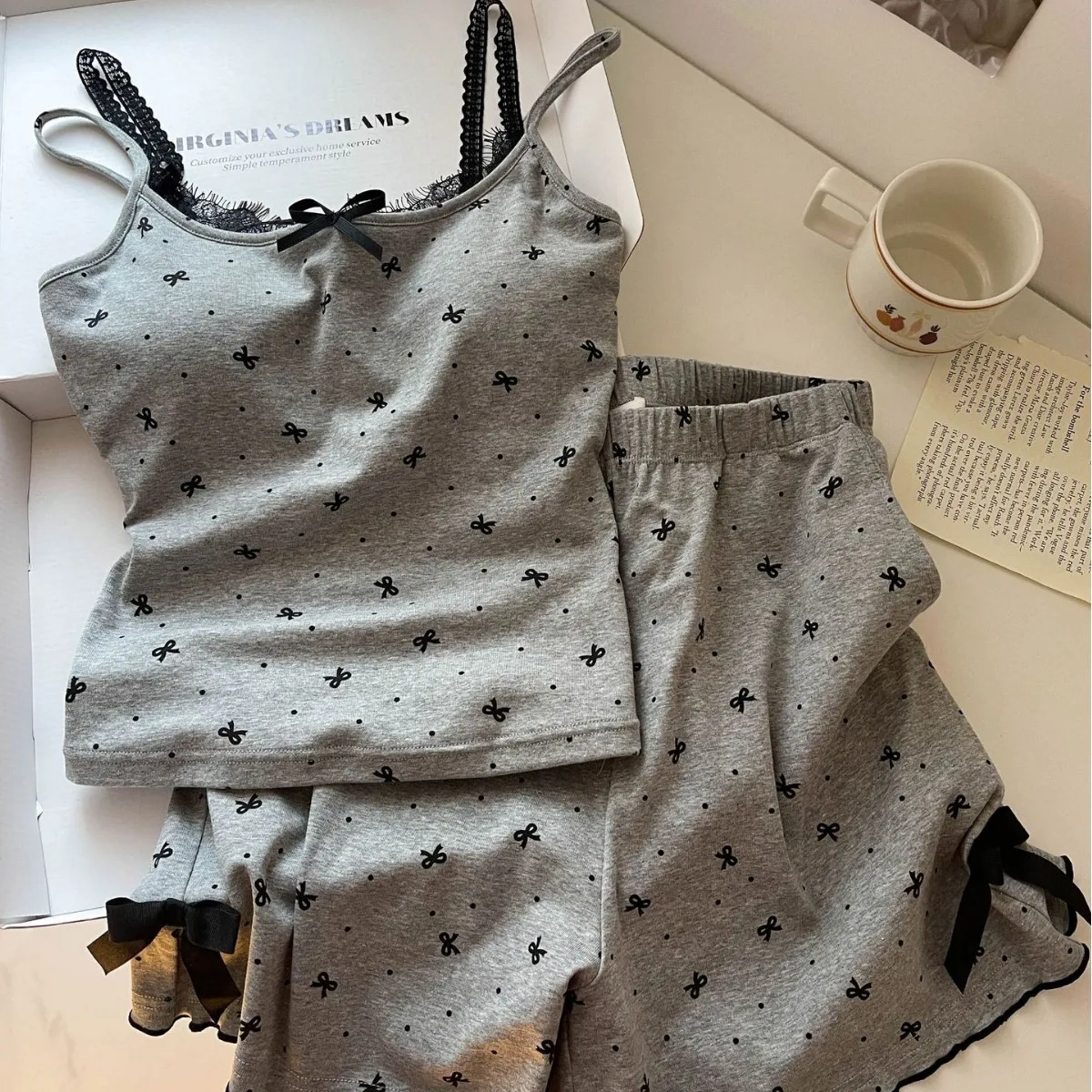 Summer Hot Selling Women's Suspender Pajama Set with Polka Dot Ribbon Chest Cushion, Short Sleeved Shorts, Home Suit Set
Summer Hot Selling Women's Suspender Pajama Set with Polka Dot Ribbon Chest Cushion, Short Sleeved Shorts, Home Suit Set