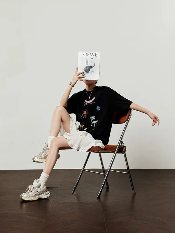 Костюм-двойка Choco Bla T-irt: женский летний комплект с новым принтом, белая юбка и повседневная футболка с круглым вырезом
Костюм-двойка Choco Bla T-irt: женский летний комплект с новым принтом, белая юбка и повседневная футболка с круглым вырезом