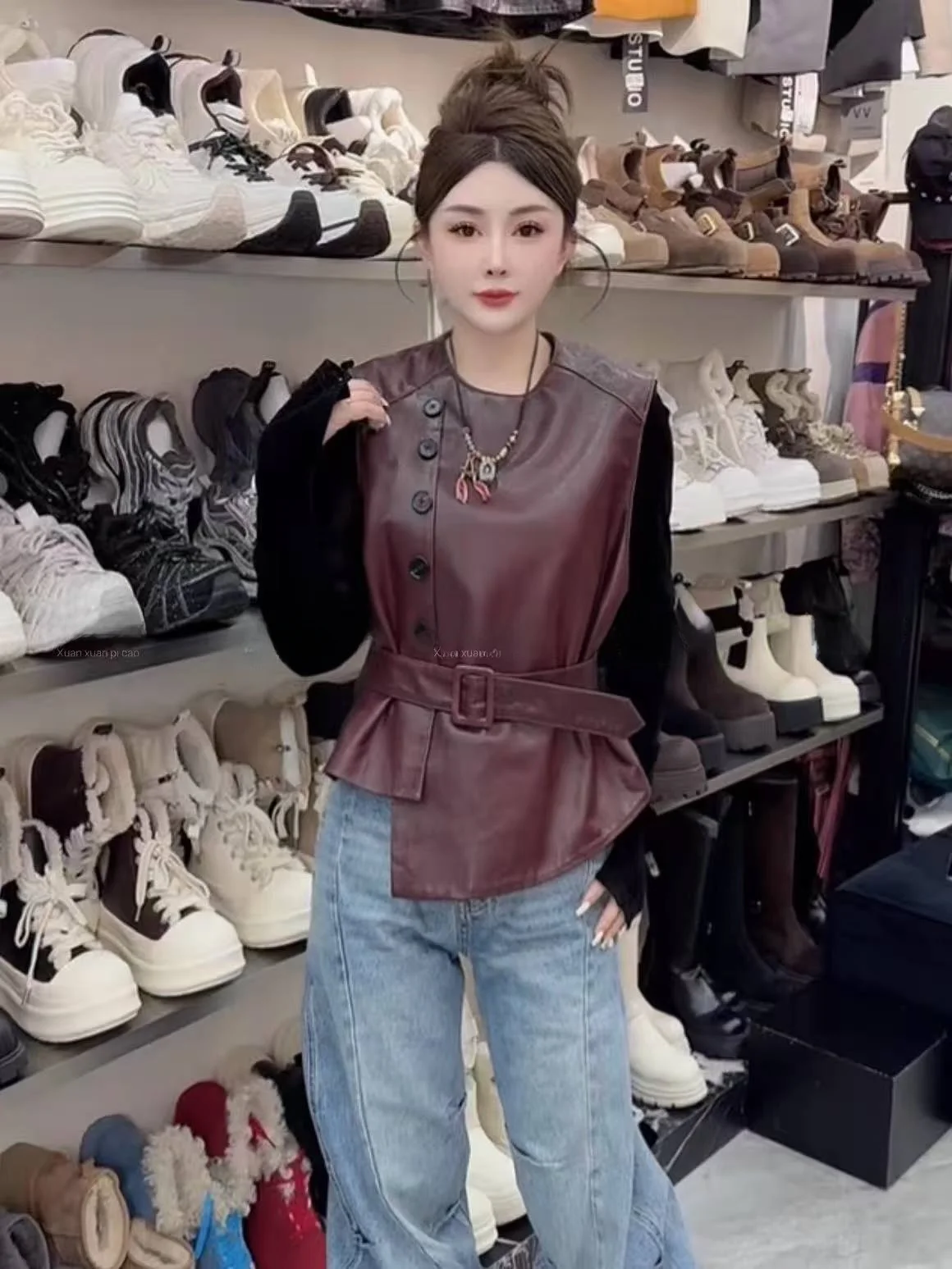 Новая женская жилетка из натуральной овчины 2026 года: укороченная, приталенная, универсальная, модная, для повседневной носки, весенняя коллекция
Новая женская жилетка из натуральной овчины 2026 года: укороченная, приталенная, универсальная, модная, для повседневной носки, весенняя коллекция