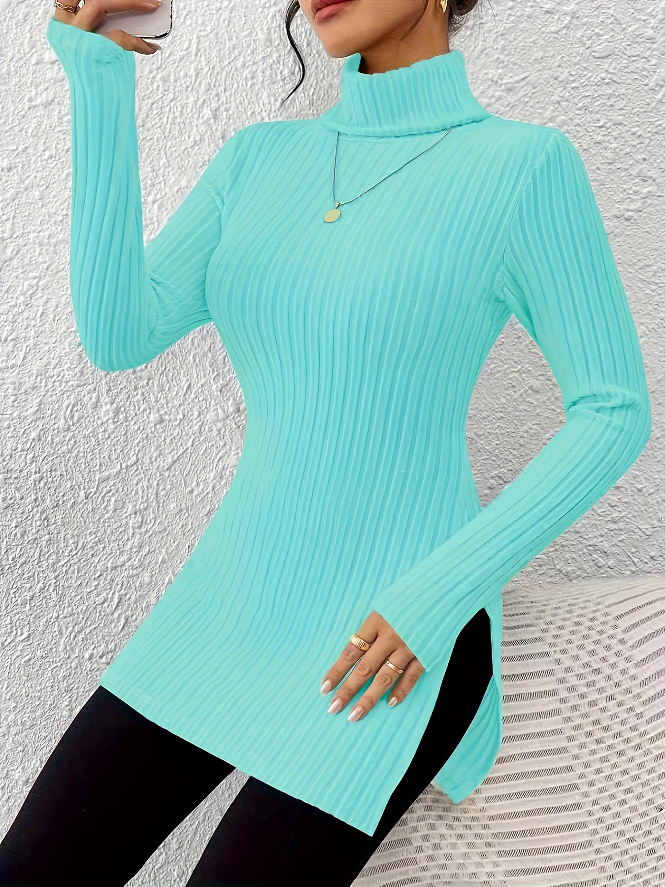 Женская водолазка в рубчик, вязаный топ, приталенная рубашка-туника с длинным рукавом и разрезом по подолу, повседневная базовая пуловерная блузка
Женская водолазка в рубчик, вязаный топ, приталенная рубашка-туника с длинным рукавом и разрезом по подолу, повседневная базовая пуловерная блузка