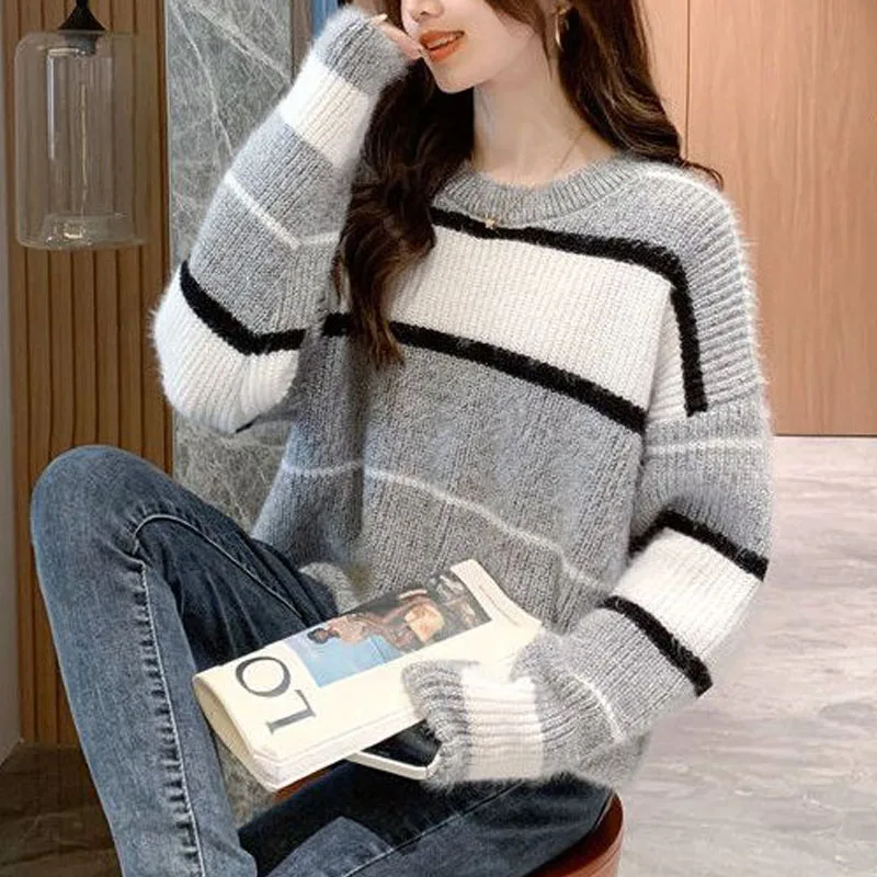 New Autumn/Winter Fashion Korean Edition Spliced Stripe Round Neck Short Loose Versatile Foreigner Long Sleeve Women's Sweater
New Autumn/Winter Fashion Korean Edition Spliced Stripe Round Neck Short Loose Versatile Foreigner Long Sleeve Women's Sweater