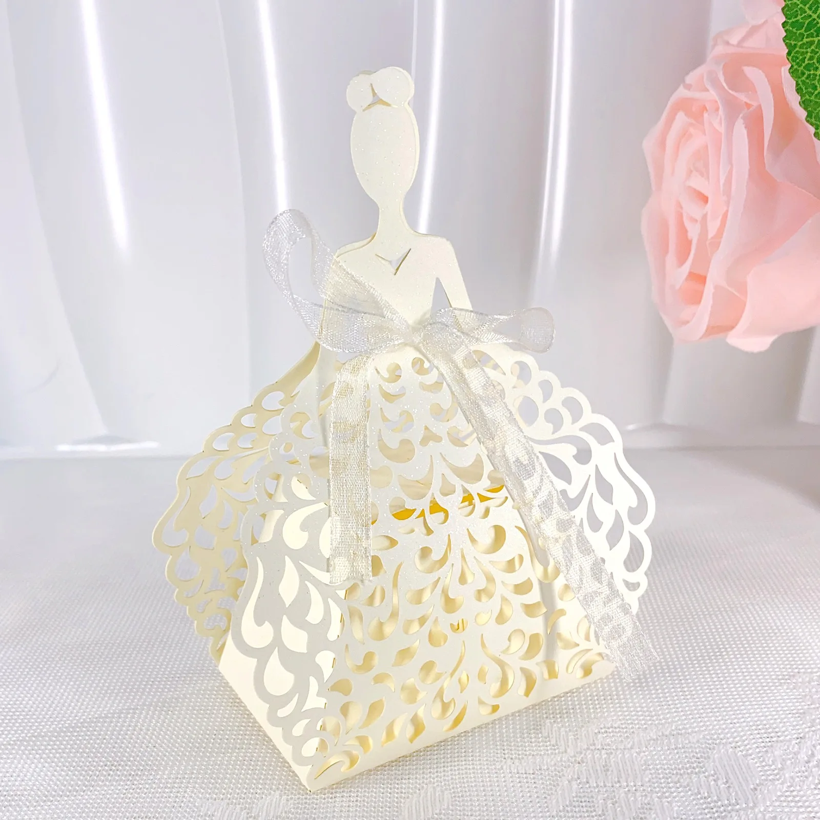 Princess Style Laser Cut Wedding Candy Box Paper Favor Elegant Packaging Party Gift Box Bridal Shower Party Decor With Ribbon
Princess Style Laser Cut Wedding Candy Box Paper Favor Elegant Packaging Party Gift Box Bridal Shower Party Decor With Ribbon