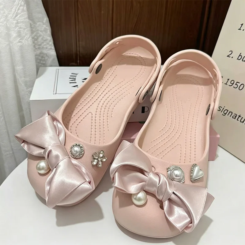Pink Satin Bowknot Cute Ballet Hole Shoes Women Korean Balletcore Pearl EVA Thick Bottom Clogs Sandals Summer Anti Slip Slippers
Pink Satin Bowknot Cute Ballet Hole Shoes Women Korean Balletcore Pearl EVA Thick Bottom Clogs Sandals Summer Anti Slip Slippers
