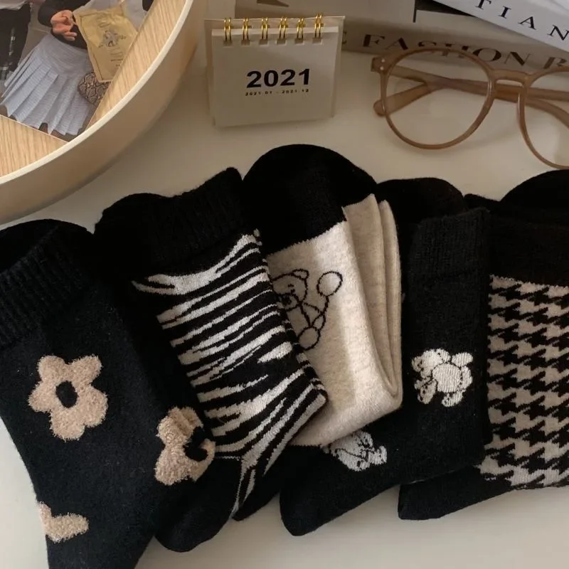 5 Pairs Women Cute Little Bear Mid Calf Socks Fashionable And Versatile Floral Prints Breathable Soft Comfortable Casual Socks
5 Pairs Women Cute Little Bear Mid Calf Socks Fashionable And Versatile Floral Prints Breathable Soft Comfortable Casual Socks