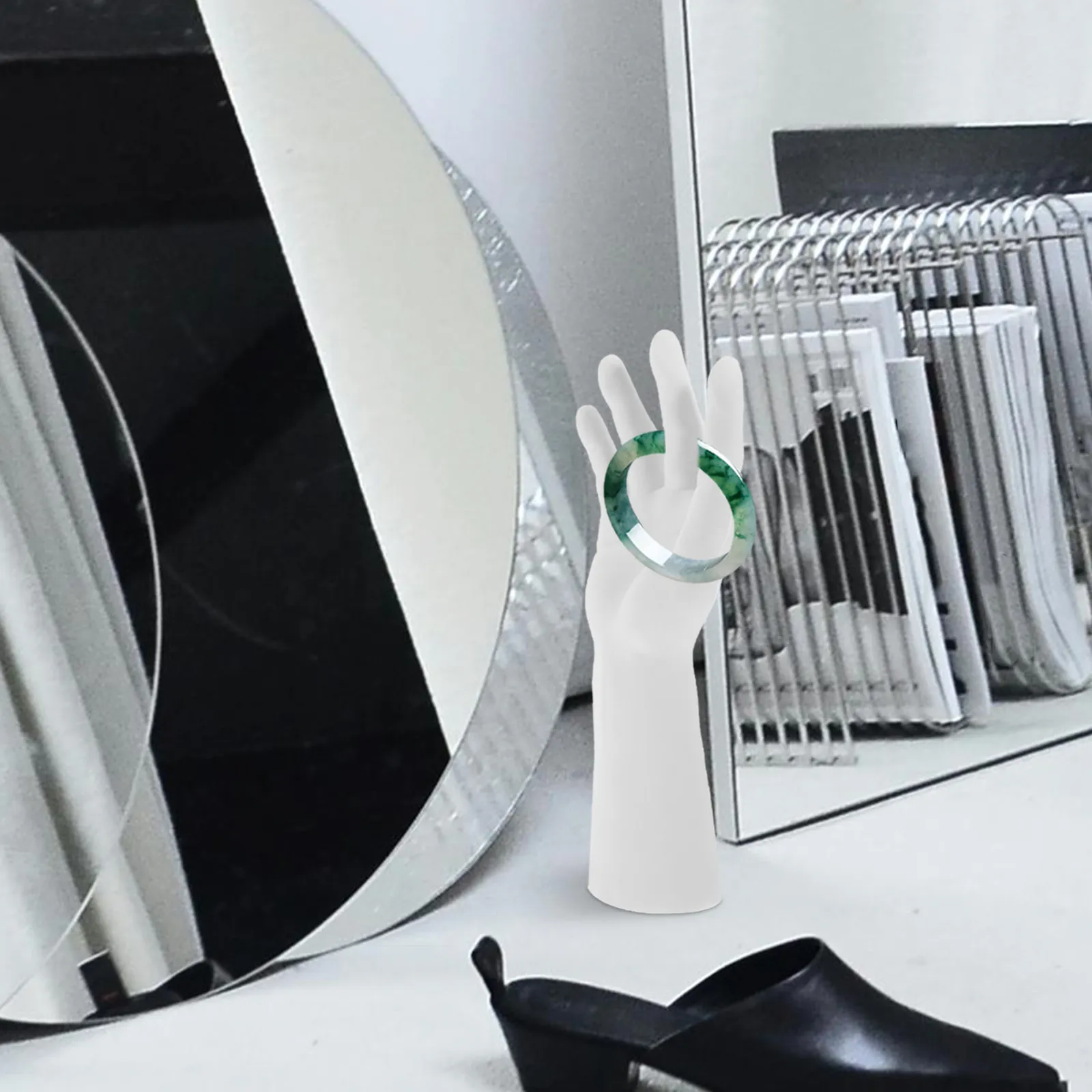 Sturdy Plastic Right Hand Mannequin Display Stand Lifelike Texture Seamless Design for Rings Bracelets Watches Jewelry Display
Sturdy Plastic Right Hand Mannequin Display Stand Lifelike Texture Seamless Design for Rings Bracelets Watches Jewelry Display
