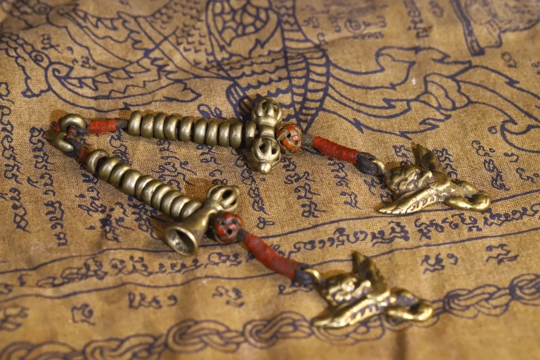 6"Tibetan Temple Collection Old Bronze Buddha Bead Vajra Garuda Dhwaja Bracelet Buddha Counter Pendant Amulet Dharma Town house
6"Tibetan Temple Collection Old Bronze Buddha Bead Vajra Garuda Dhwaja Bracelet Buddha Counter Pendant Amulet Dharma Town house