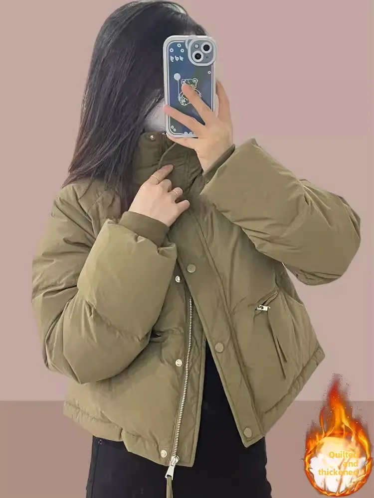Утепленная хлопковая куртка для женщин, модная, с воротником-стойкой, короткое пальто, большие размеры, зимняя верхняя одежда в корейском стиле, для повседневной носки
Утепленная хлопковая куртка для женщин, модная, с воротником-стойкой, короткое пальто, большие размеры, зимняя верхняя одежда в корейском стиле, для повседневной носки