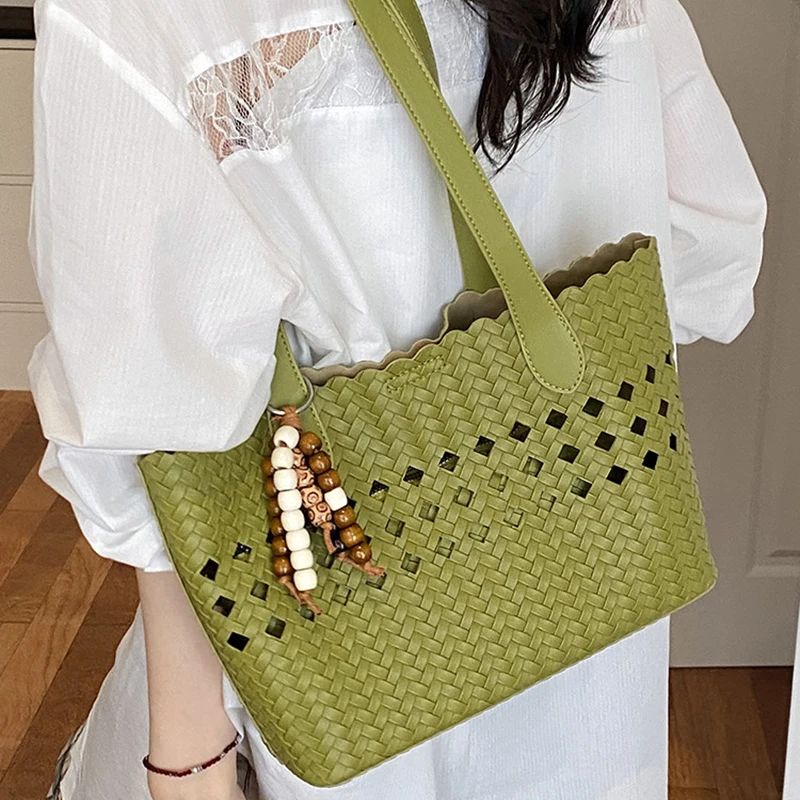 Hollow Woven Vegetable Basket Shoulder Bag With Bag Charm Pendant,Women Versatile Handbag,Lightweight Vacation Shopping Tote Bag
Hollow Woven Vegetable Basket Shoulder Bag With Bag Charm Pendant,Women Versatile Handbag,Lightweight Vacation Shopping Tote Bag