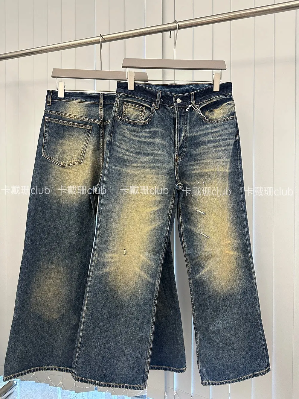 AC 25ss 2021M straight Rocka coated distressed vintage jeans
AC 25ss 2021M straight Rocka coated distressed vintage jeans