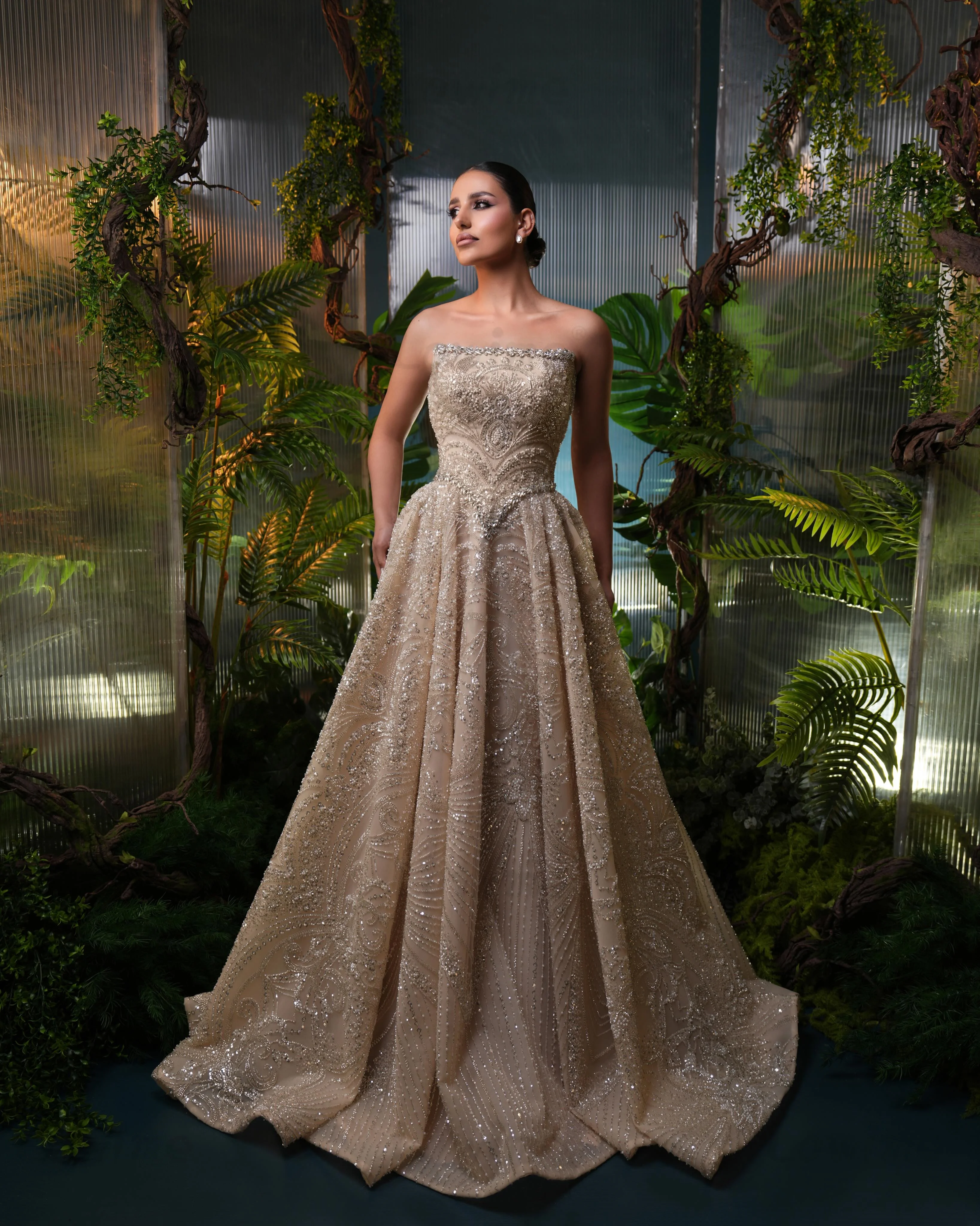  High Fashion Strapless A Line Celebrity Dresses 2026 Glitter Floral Beads Women's Prom Dress Long Crystals Evening Party Gowns
High Fashion Strapless A Line Celebrity Dresses 2026 Glitter Floral Beads Women's Prom Dress Long Crystals Evening Party Gowns