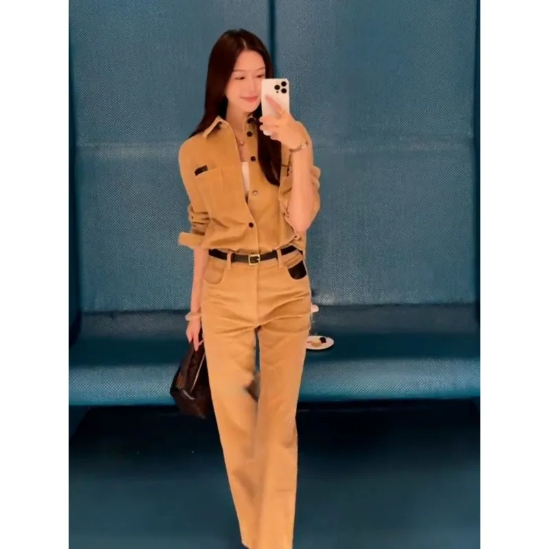 New Fashion High-end Maillard Khaki Shirt Pants Two-piece Set for Women Temperament Commuting Sets Early Autumn Atmosphere Suit
New Fashion High-end Maillard Khaki Shirt Pants Two-piece Set for Women Temperament Commuting Sets Early Autumn Atmosphere Suit