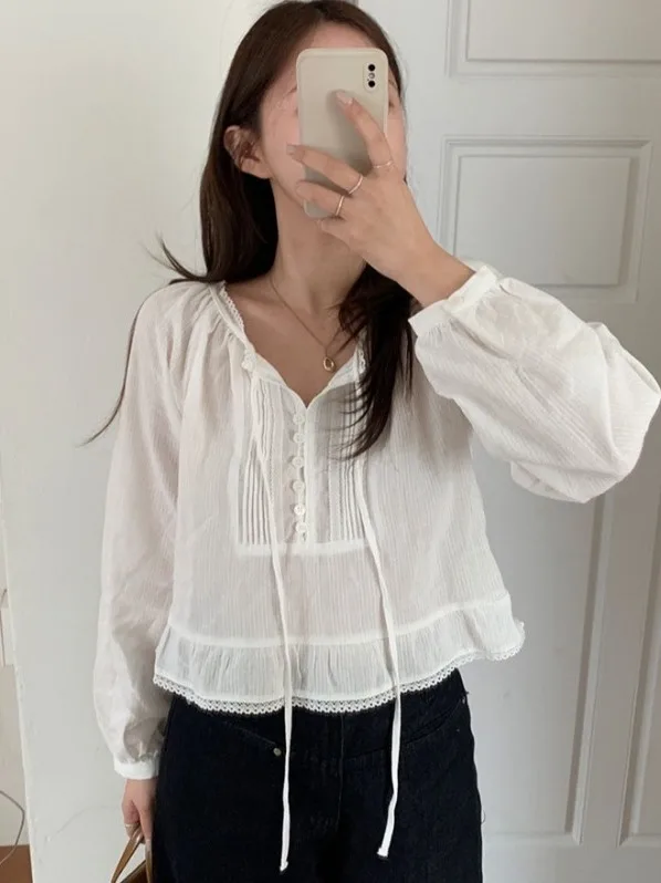 Chic White Lace Trim Long Sleeve Shirt Women's Base Layer Top Korean Style Spring Fashion Small Size Friendly Blouse
Chic White Lace Trim Long Sleeve Shirt Women's Base Layer Top Korean Style Spring Fashion Small Size Friendly Blouse