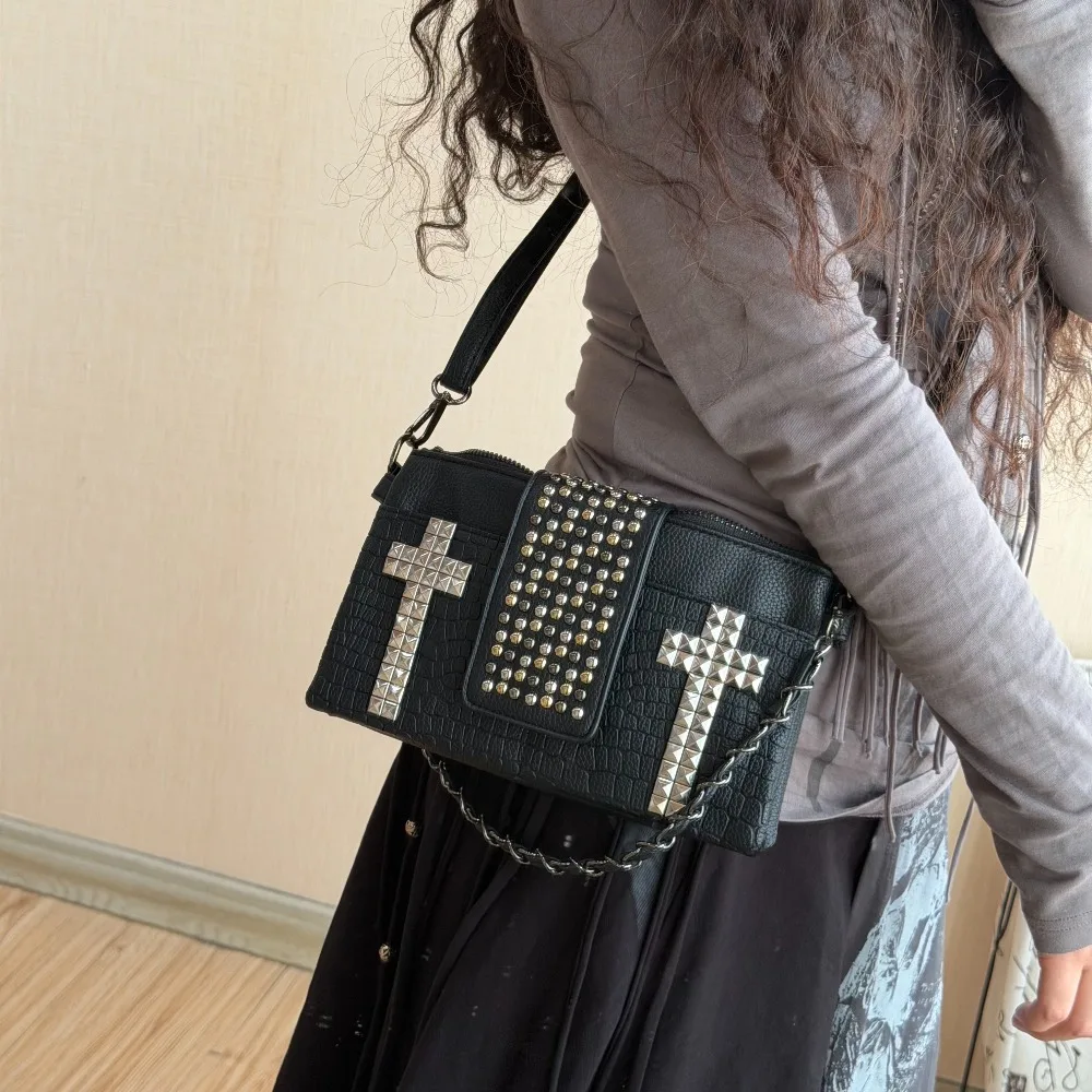 Original Personalized Handbag Black Rivet Cross Shoulder Bag Rivet Chain Bag for Female Punk Messenger Bag
Original Personalized Handbag Black Rivet Cross Shoulder Bag Rivet Chain Bag for Female Punk Messenger Bag