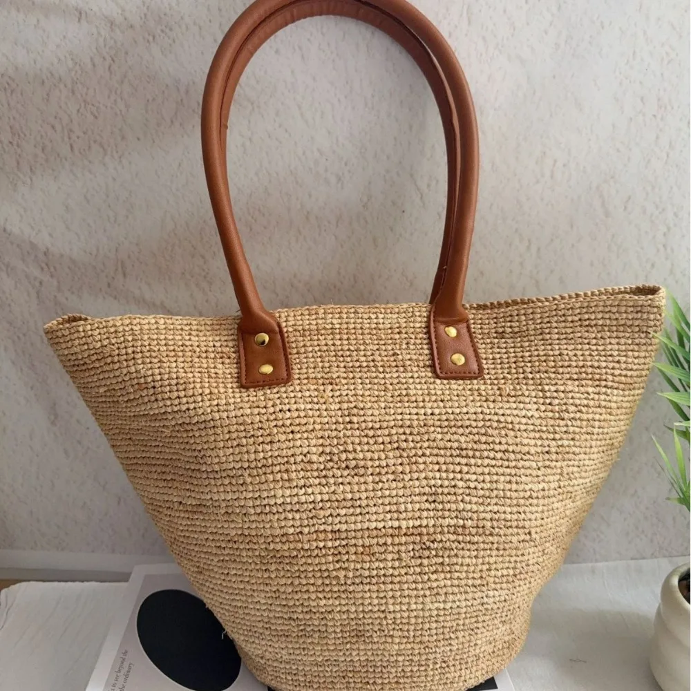 Lafite Woven Handbag Summer Lady 2026 New Seaside Vacation Beach Large Capacity Shoulder Casual Texture Unique Fashion Simple
Lafite Woven Handbag Summer Lady 2026 New Seaside Vacation Beach Large Capacity Shoulder Casual Texture Unique Fashion Simple