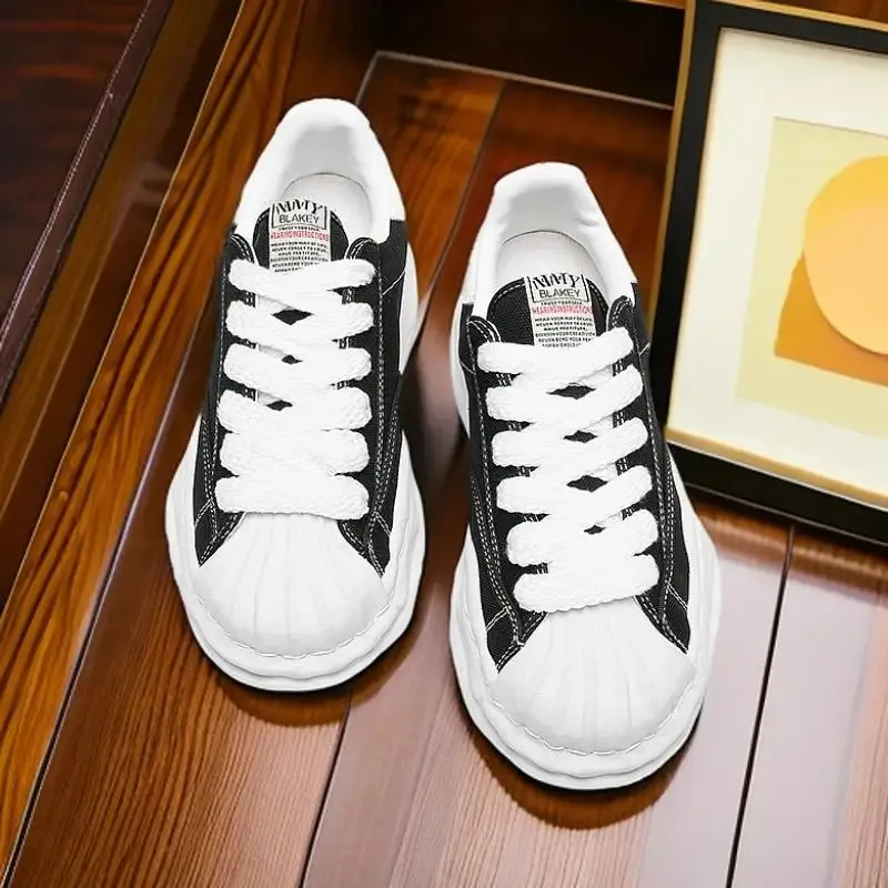 Thick soled raised shell casual shoes are fashionable Walking, stable, simple, comfortable, and have a good appearance327
Thick soled raised shell casual shoes are fashionable Walking, stable, simple, comfortable, and have a good appearance327