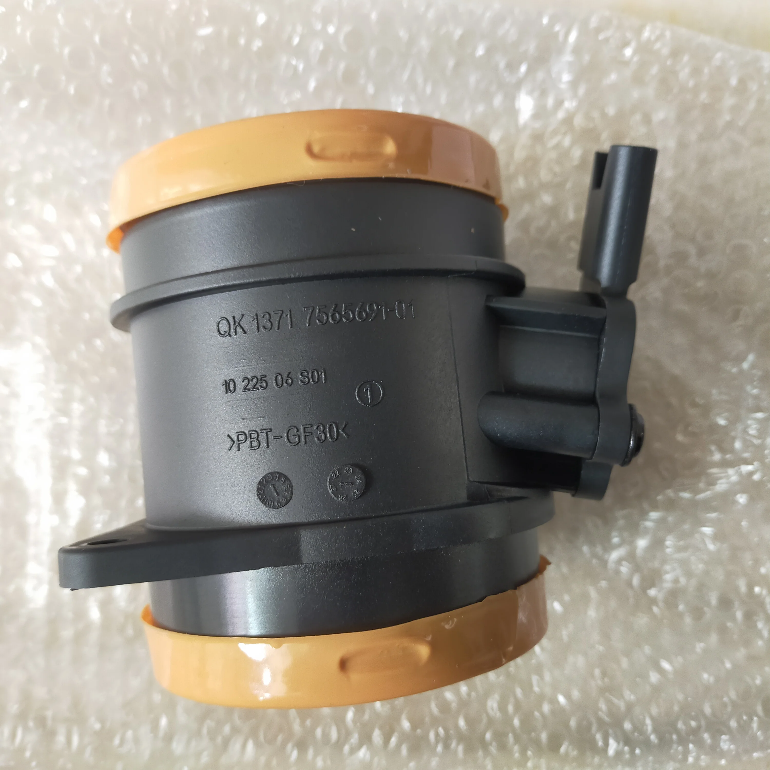 13717565691 Mass Air Flow Sensor 7565691 754782202 7547822 13632610GE 13632610 for BMW E81 E82 E84 E87 E88 E90 E91
13717565691 Mass Air Flow Sensor 7565691 754782202 7547822 13632610GE 13632610 for BMW E81 E82 E84 E87 E88 E90 E91