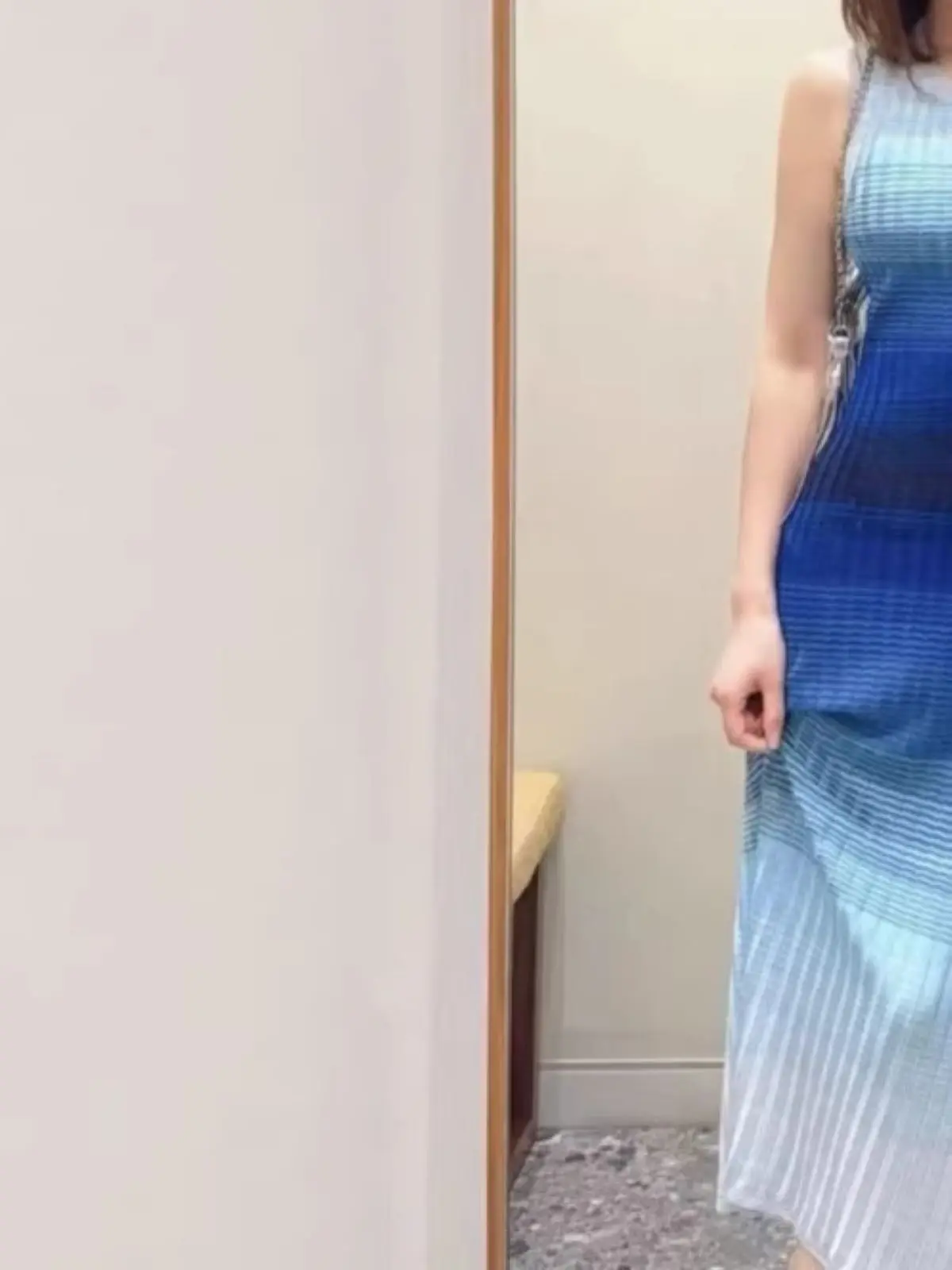 Spring/Summer Women O-Neck Sleeveless Gradient Stripe Knit Dress Slim Soft Elegant Fashion Maxi Skirt
Spring/Summer Women O-Neck Sleeveless Gradient Stripe Knit Dress Slim Soft Elegant Fashion Maxi Skirt