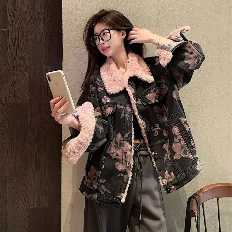 American Retro Printed Denim Jacket Women 2025 Autumn Winter New Design Thickened Niche Loose Slim Top
American Retro Printed Denim Jacket Women 2025 Autumn Winter New Design Thickened Niche Loose Slim Top