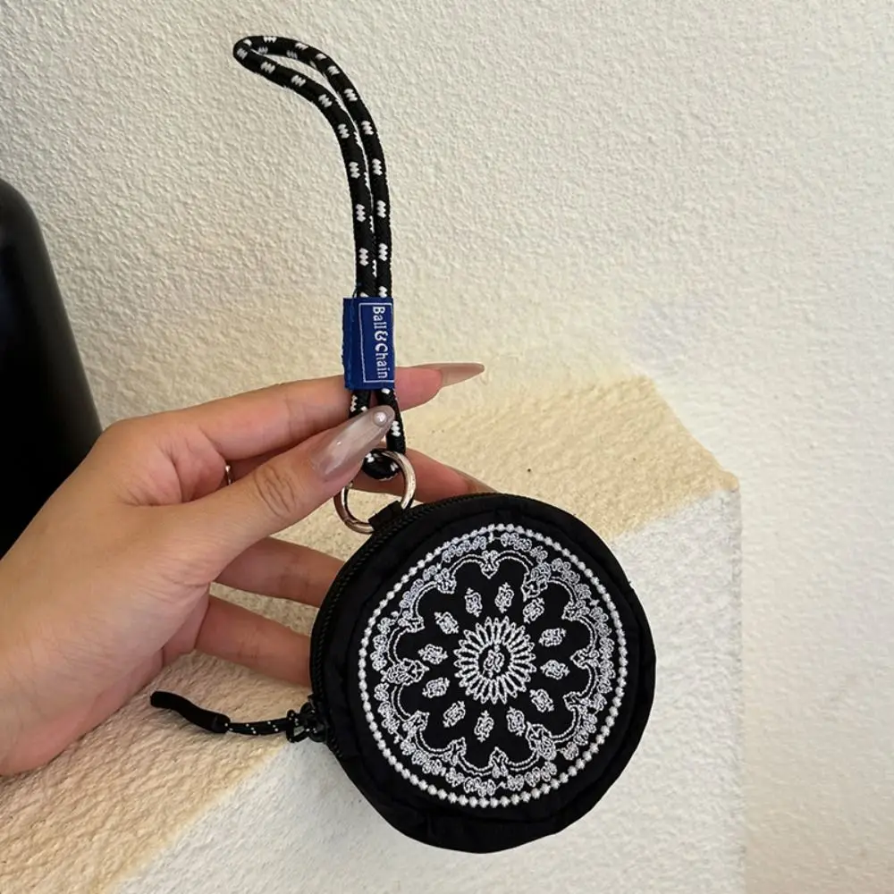 Fashion Cute Mini Coin Purse Multifunctional with Rope Nylon Key Chain Wallet Doughnut Cat Embroidery Earphone Bag Female
Fashion Cute Mini Coin Purse Multifunctional with Rope Nylon Key Chain Wallet Doughnut Cat Embroidery Earphone Bag Female