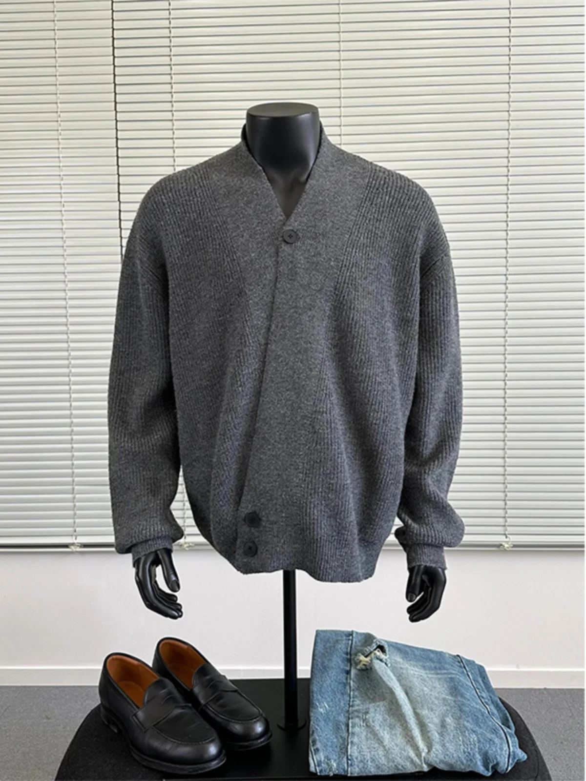 ey Dao Pao Sweater Cardigan Men's Trendy Lazy High-End Korean Sle Knitted irt Loose Fit Comfortable Soft V-ne Long Sl...
ey Dao Pao Sweater Cardigan Men's Trendy Lazy High-End Korean Sle Knitted irt Loose Fit Comfortable Soft V-ne Long Sl...