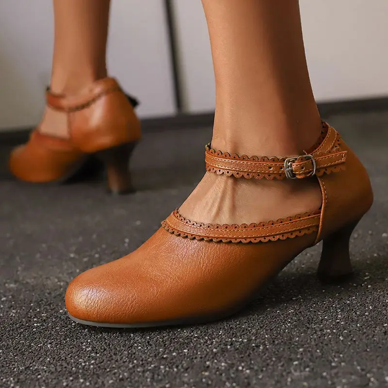 ASILETO Женские туфли-лодочки в стиле ретро с круглым носком, необычные туфли на каблуке 6 см, с пряжкой и ремешком, большие размеры 47 48 49 50, мягкая повседневная женская обувь для офиса
ASILETO Женские туфли-лодочки в стиле ретро с круглым носком, необычные туфли на каблуке 6 см, с пряжкой и ремешком, большие размеры 47 48 49 50, мягкая повседневная женская обувь для офиса
