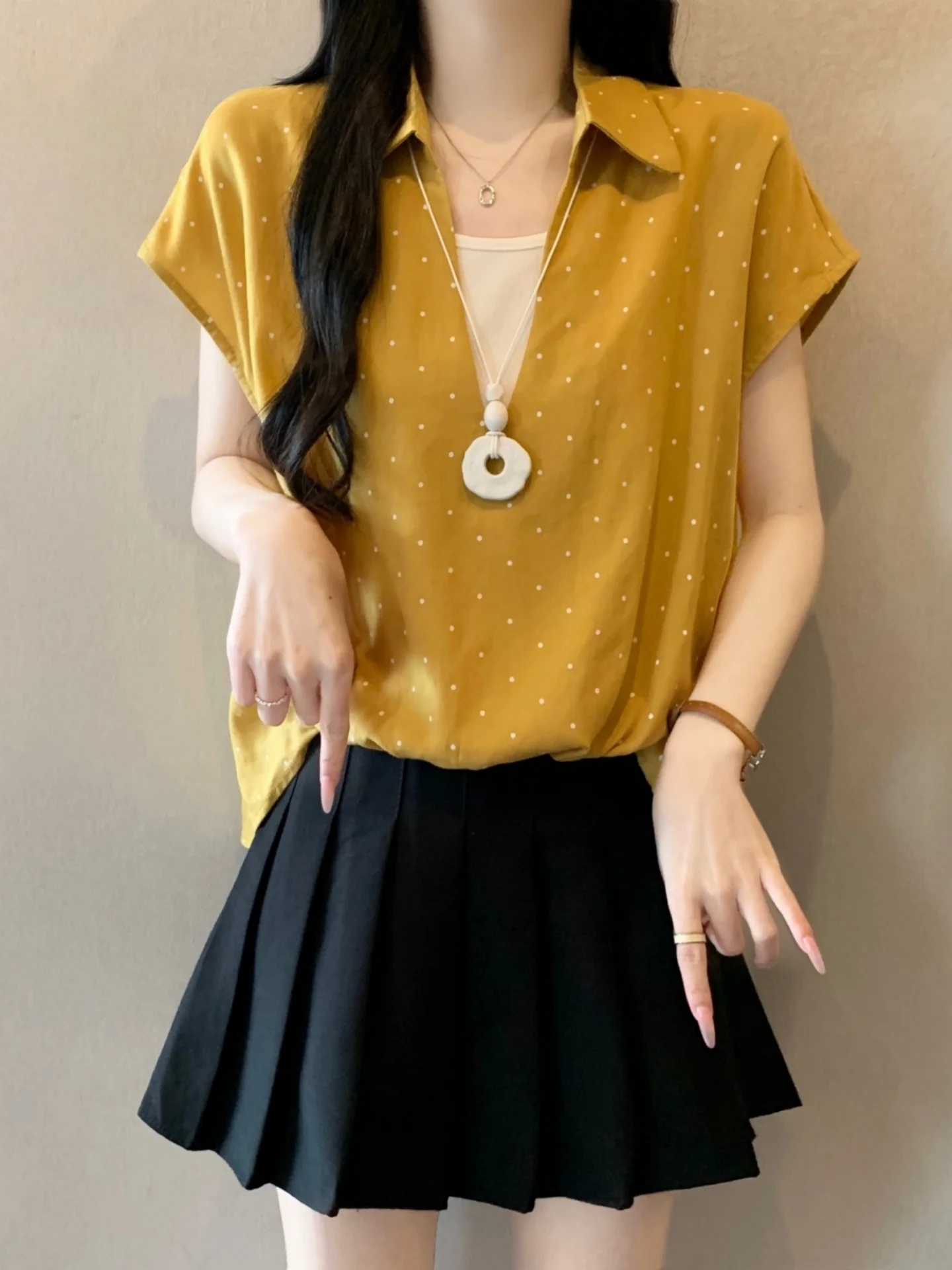 Slimming V-Neck Short Sleeve Base Shirt Women's Summer 2026 plus Size Polka Dot Top Korean Style Commute Wind Loose Fit
Slimming V-Neck Short Sleeve Base Shirt Women's Summer 2026 plus Size Polka Dot Top Korean Style Commute Wind Loose Fit