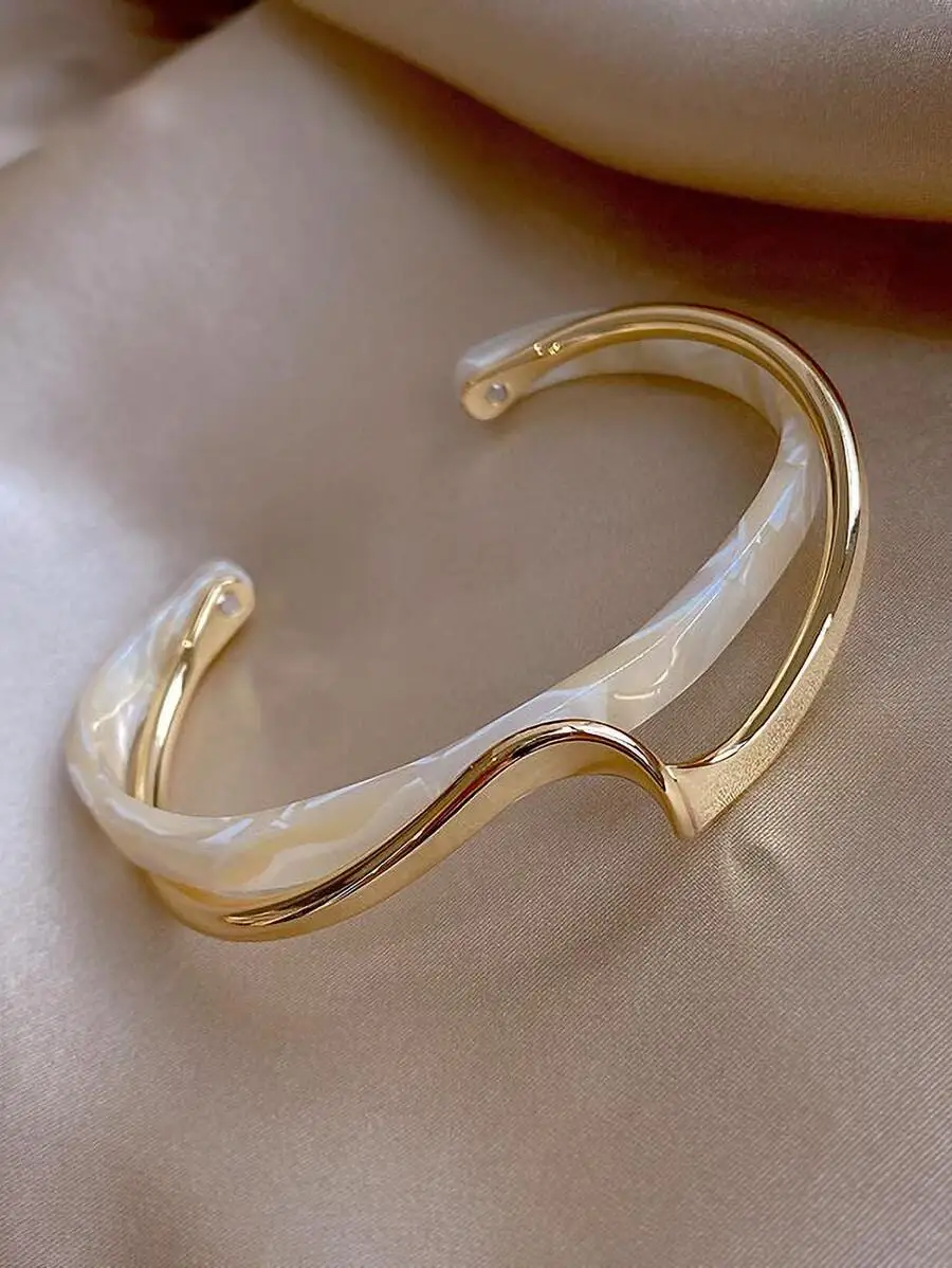 Curved Color Block Cuff Bracelet Simple Versatile Casual Women Accessory
Curved Color Block Cuff Bracelet Simple Versatile Casual Women Accessory