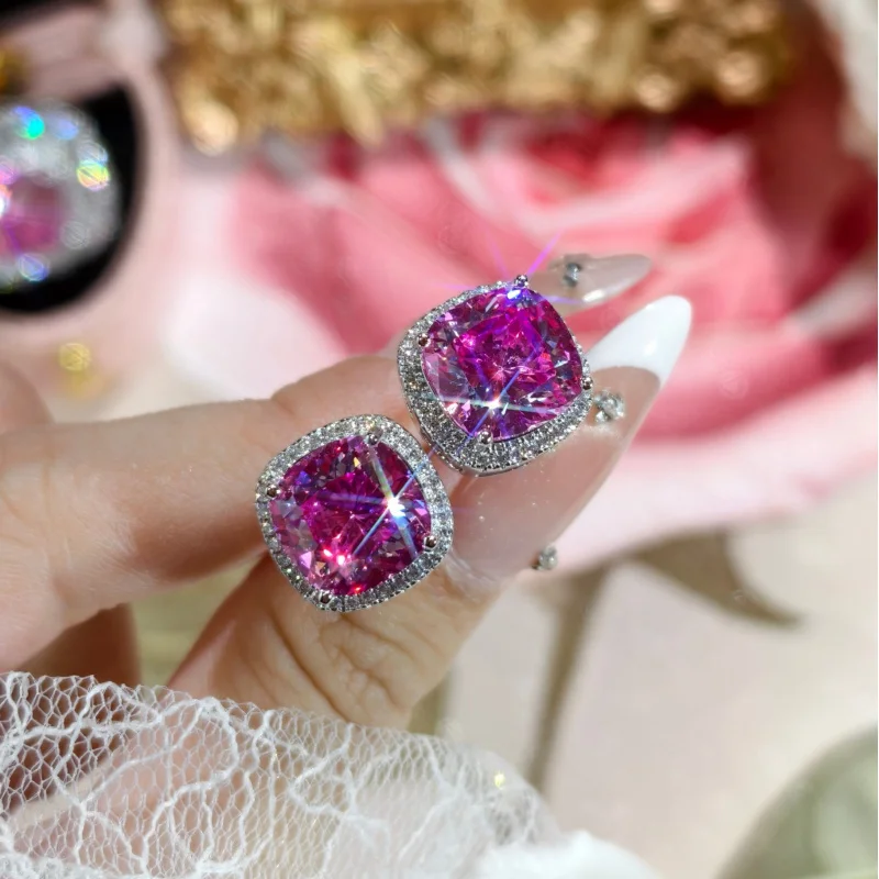 Высококачественный розово-красный циркон, большой карат, роскошные ювелирные изделия с бриллиантами, повседневный банкетный комплект из трех предметов
Высококачественный розово-красный циркон, большой карат, роскошные ювелирные изделия с бриллиантами, повседневный банкетный комплект из трех предметов