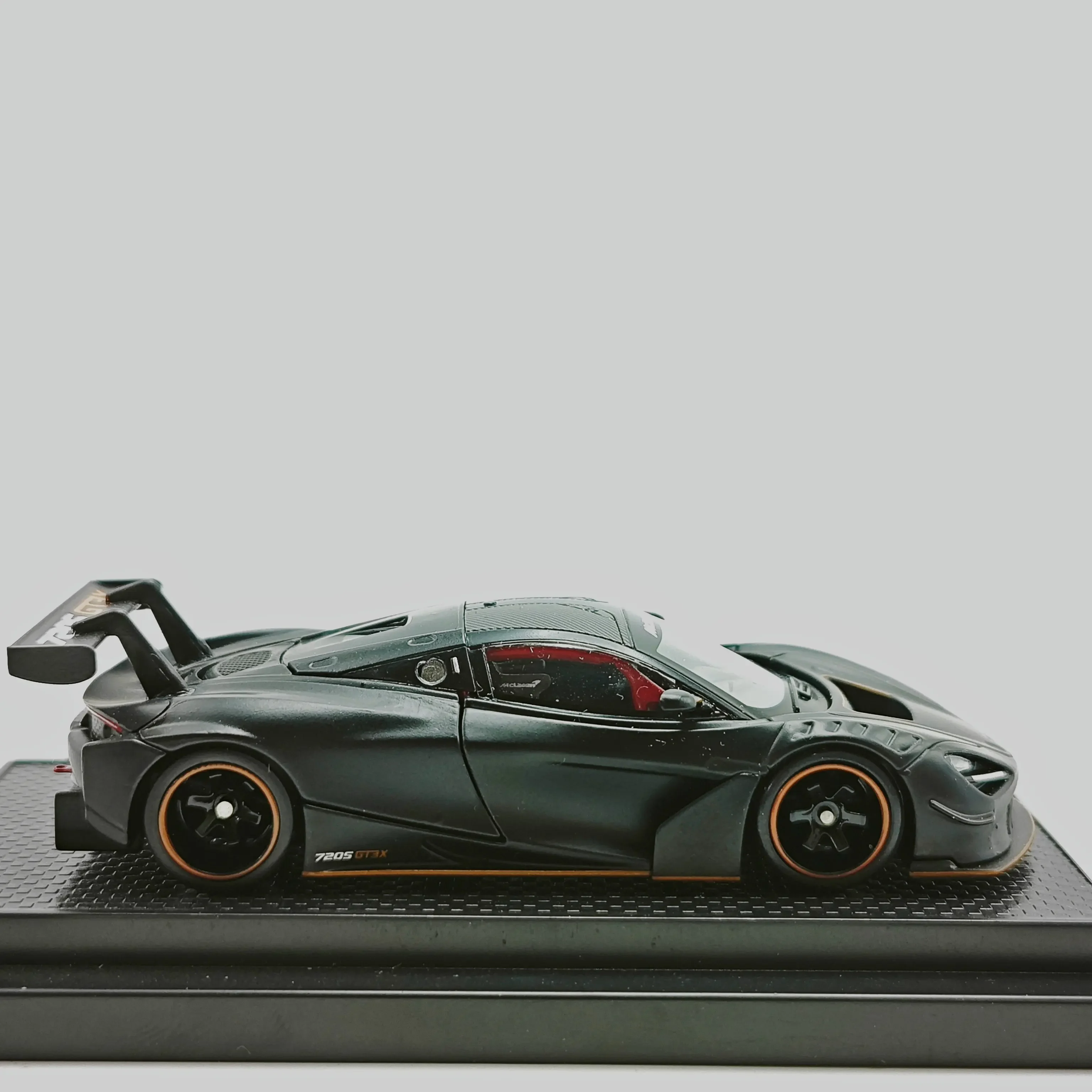 Масштабная модель суперкара 720S GT3X 1:64, имитация спортивного автомобиля из сплава, миниатюрная коллекционная игрушка, подарок для хобби и коллекции
Масштабная модель суперкара 720S GT3X 1:64, имитация спортивного автомобиля из сплава, миниатюрная коллекционная игрушка, подарок для хобби и коллекции