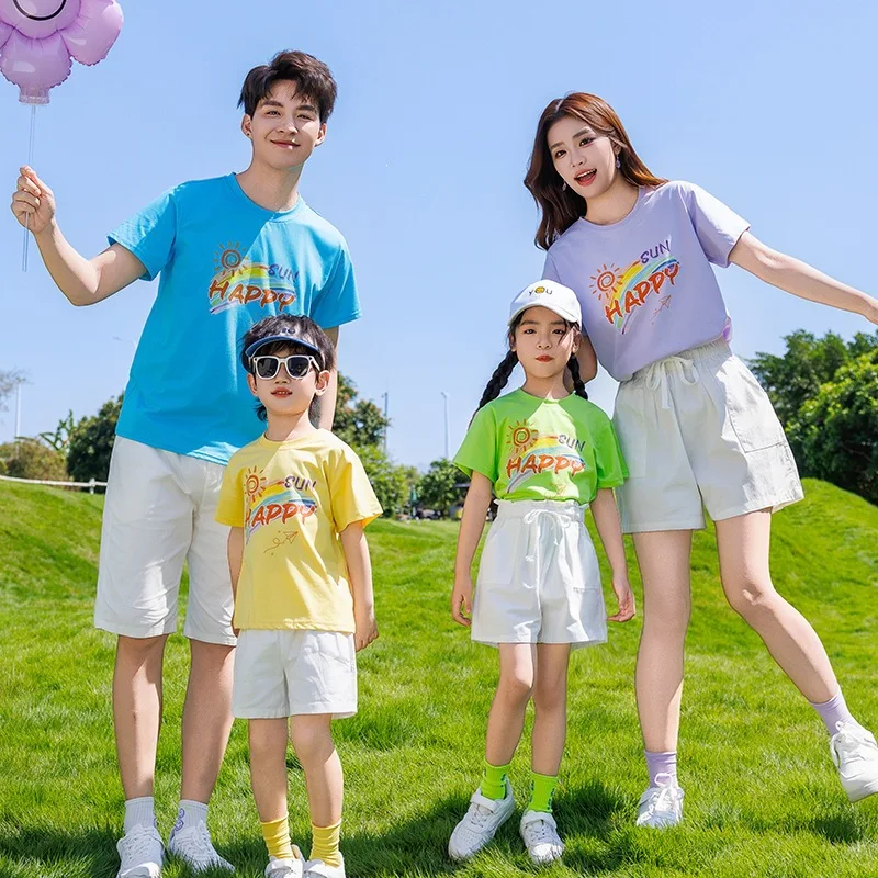2026 Summer Family Matching Outfit Set Happy Sun Print T-Shirt & White Shorts Casual Cotton Outfits for Mom Dad and Kids
2026 Summer Family Matching Outfit Set Happy Sun Print T-Shirt & White Shorts Casual Cotton Outfits for Mom Dad and Kids