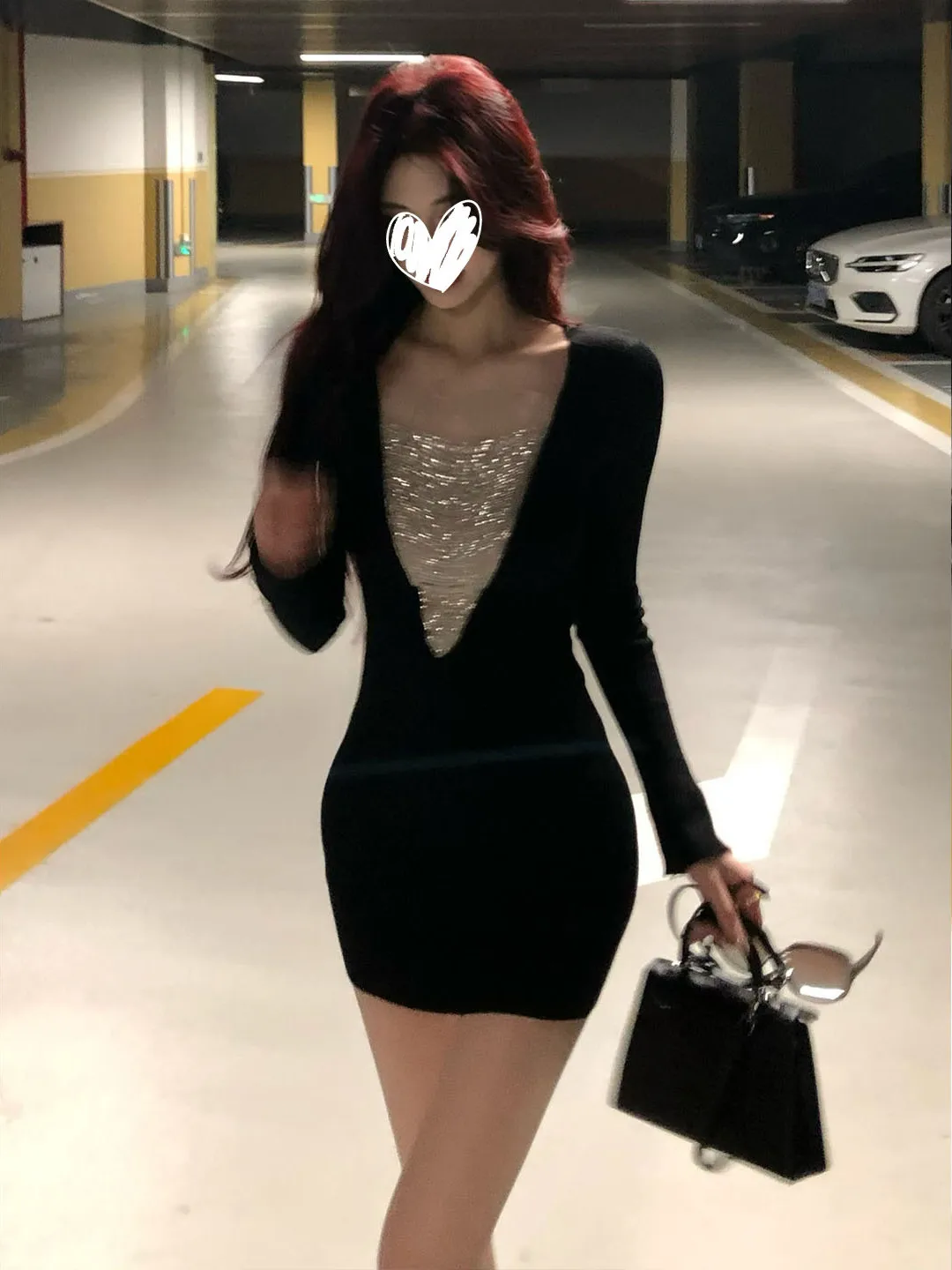 Elegant Black Diamond Embellished Long Sleeve V-Neck Dress Women's Autumn Winter New Style High-End Short Skirt French Style
Elegant Black Diamond Embellished Long Sleeve V-Neck Dress Women's Autumn Winter New Style High-End Short Skirt French Style