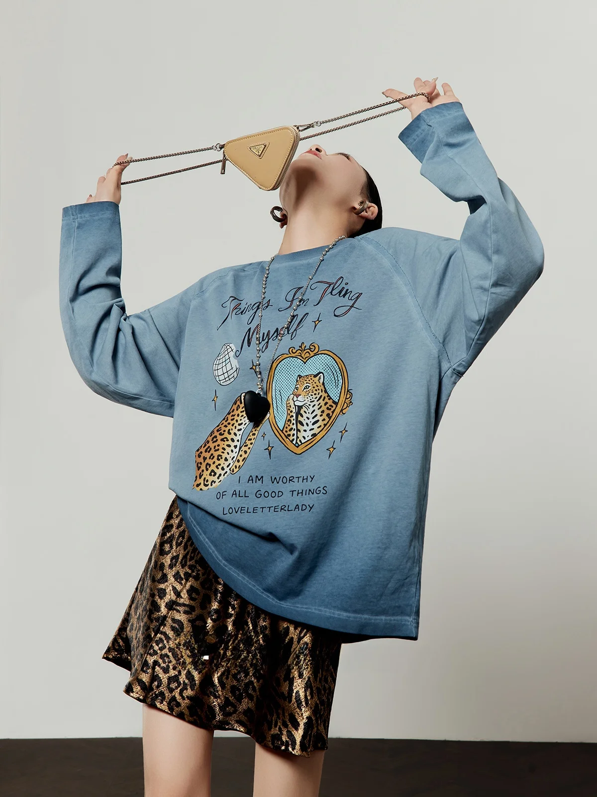 Blue Printed Mask T-irt Women's Loose Versatile Spring 2026 New Sle Casual Faion Long Sve Leopard Pattern Top
Blue Printed Mask T-irt Women's Loose Versatile Spring 2026 New Sle Casual Faion Long Sve Leopard Pattern Top