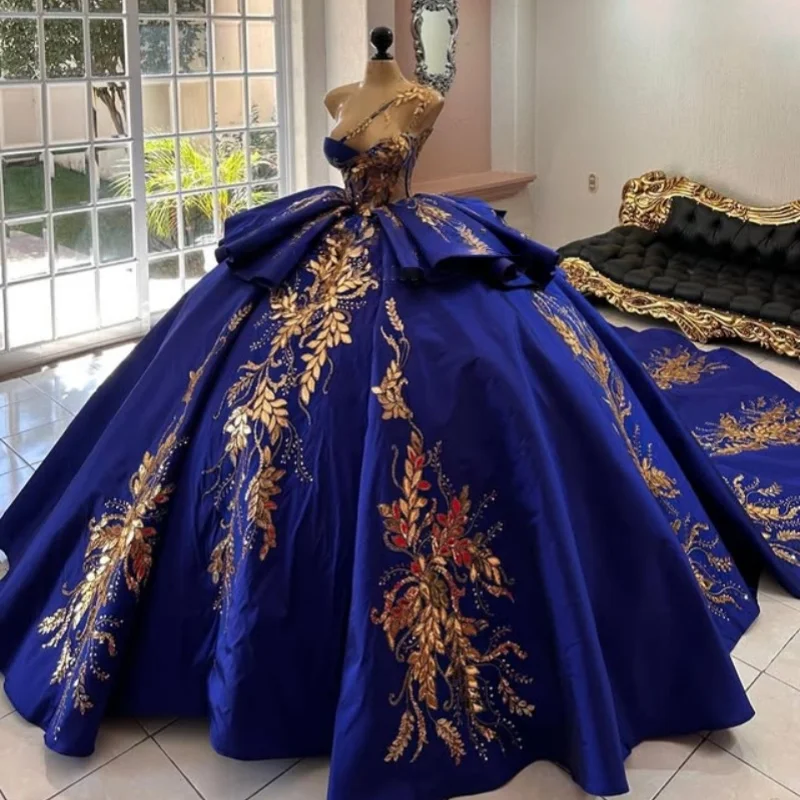 Blue Quinceanera Dress golden Sequins Decal off-shoulder Long tail Lace Layering Bow Vestidos De 15 Quinceanera Customize
Blue Quinceanera Dress golden Sequins Decal off-shoulder Long tail Lace Layering Bow Vestidos De 15 Quinceanera Customize