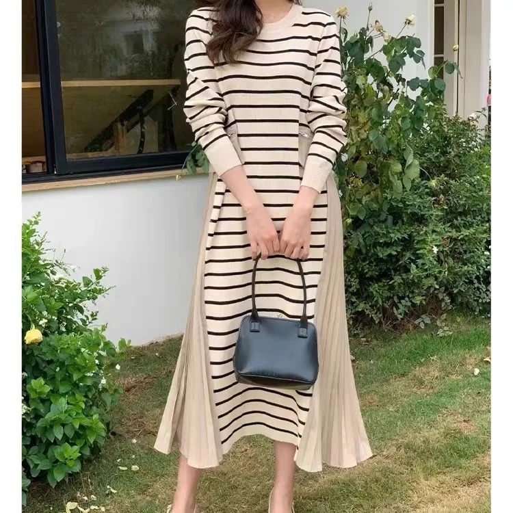Stripe Patchwork Solid O-neck Pleated Maxi Dress Long Sleeve A Line Vintage Robe Femme Elegant Black Casual Korean Slim Autumn
Stripe Patchwork Solid O-neck Pleated Maxi Dress Long Sleeve A Line Vintage Robe Femme Elegant Black Casual Korean Slim Autumn
