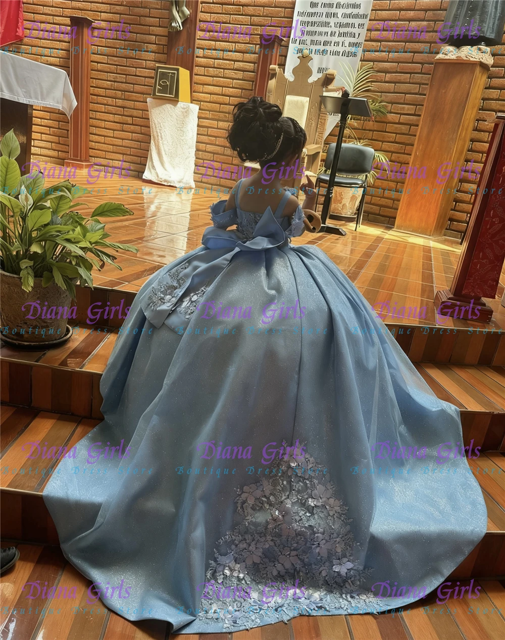 Elegant Flower Girl Dress Blue Tulle Fluffy With Quality Lace Appliques Crystal Princess Evening Dresses For Weddings Gowns
Elegant Flower Girl Dress Blue Tulle Fluffy With Quality Lace Appliques Crystal Princess Evening Dresses For Weddings Gowns