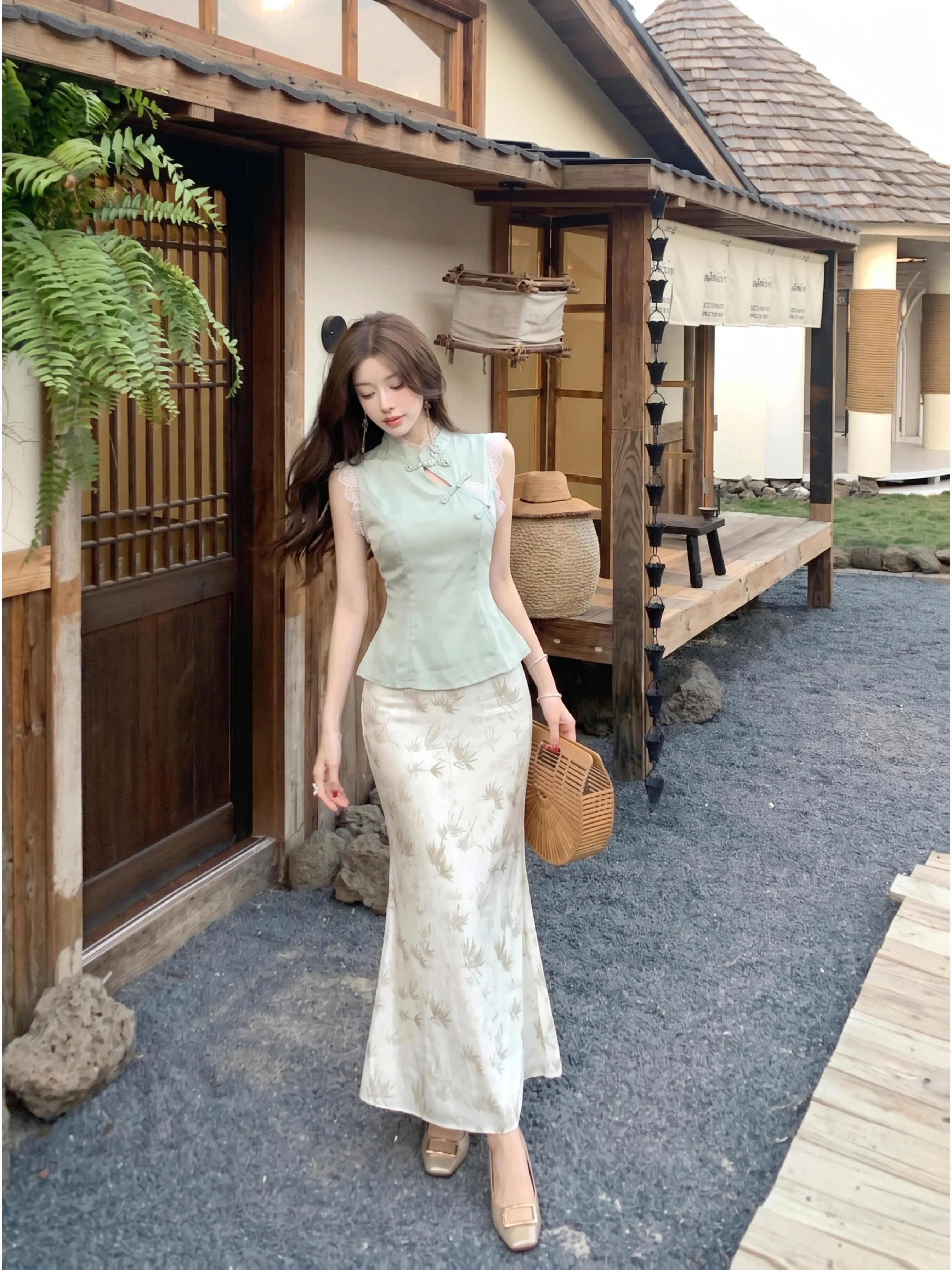 Elegant Chinese Style Lace Trim Sleeveless Stand Collar Printed Silk Satin Skirt Set Women's Fashion Ensemble Classical Flavour
Elegant Chinese Style Lace Trim Sleeveless Stand Collar Printed Silk Satin Skirt Set Women's Fashion Ensemble Classical Flavour