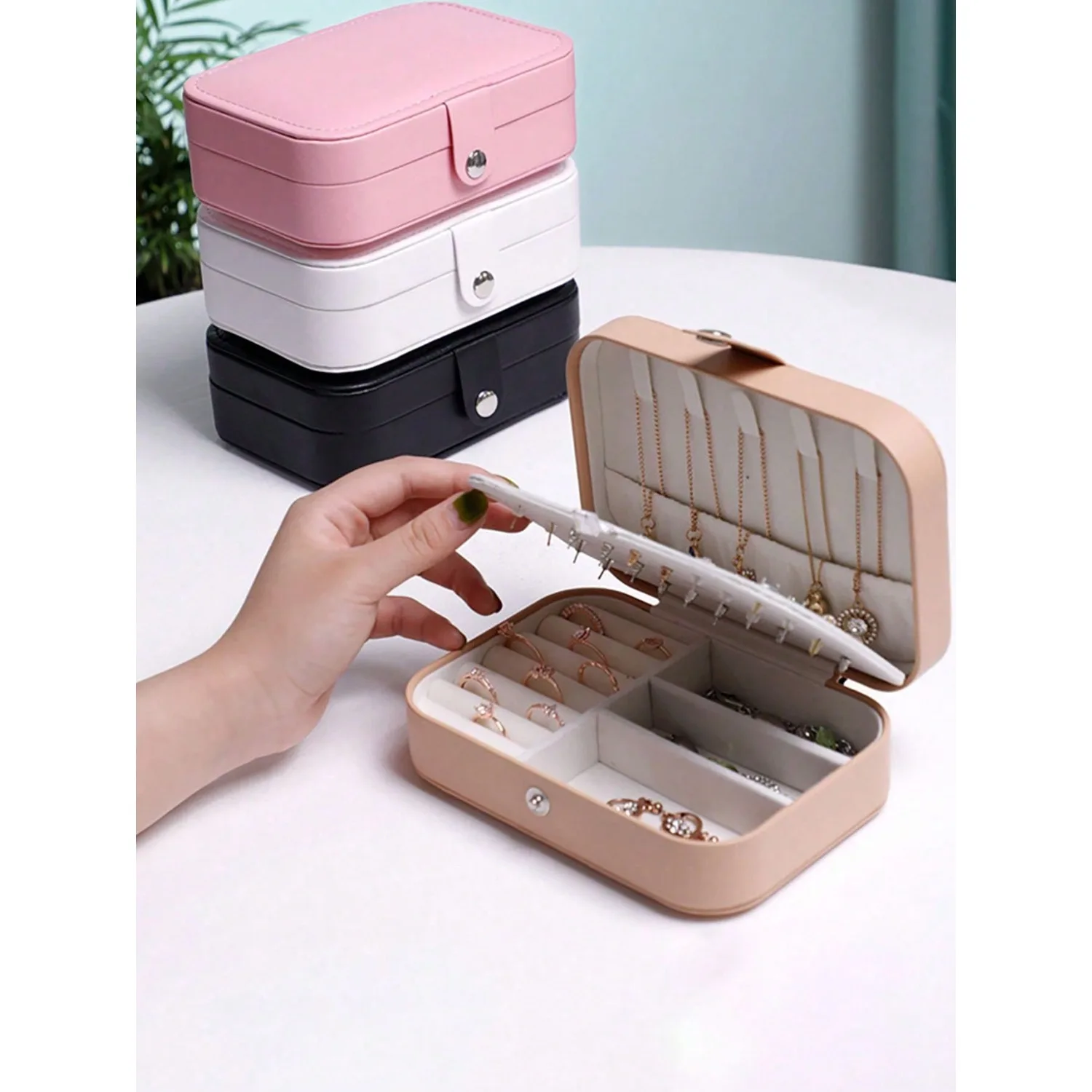 1pc Travel Jewelry Box, Small PU Leather Jewelry Storage Box Suitable For Women & Girls, Double Layer Portable Mini Travel Case
1pc Travel Jewelry Box, Small PU Leather Jewelry Storage Box Suitable For Women & Girls, Double Layer Portable Mini Travel Case