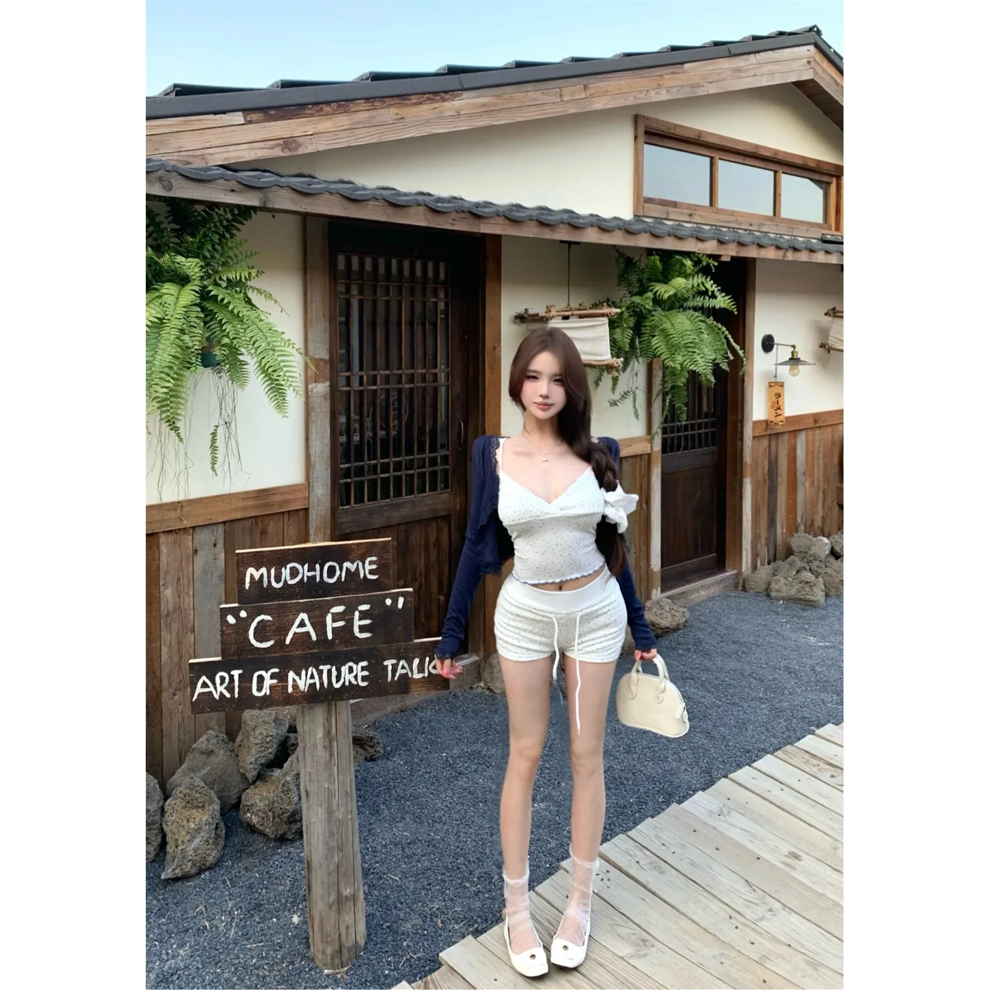 Summer 2026 High Waist Floral Print Knitted Crop Top And Shorts Set Women's Fashion Trendy Three-Piece Suit V-Neck Sleeveless
Summer 2026 High Waist Floral Print Knitted Crop Top And Shorts Set Women's Fashion Trendy Three-Piece Suit V-Neck Sleeveless