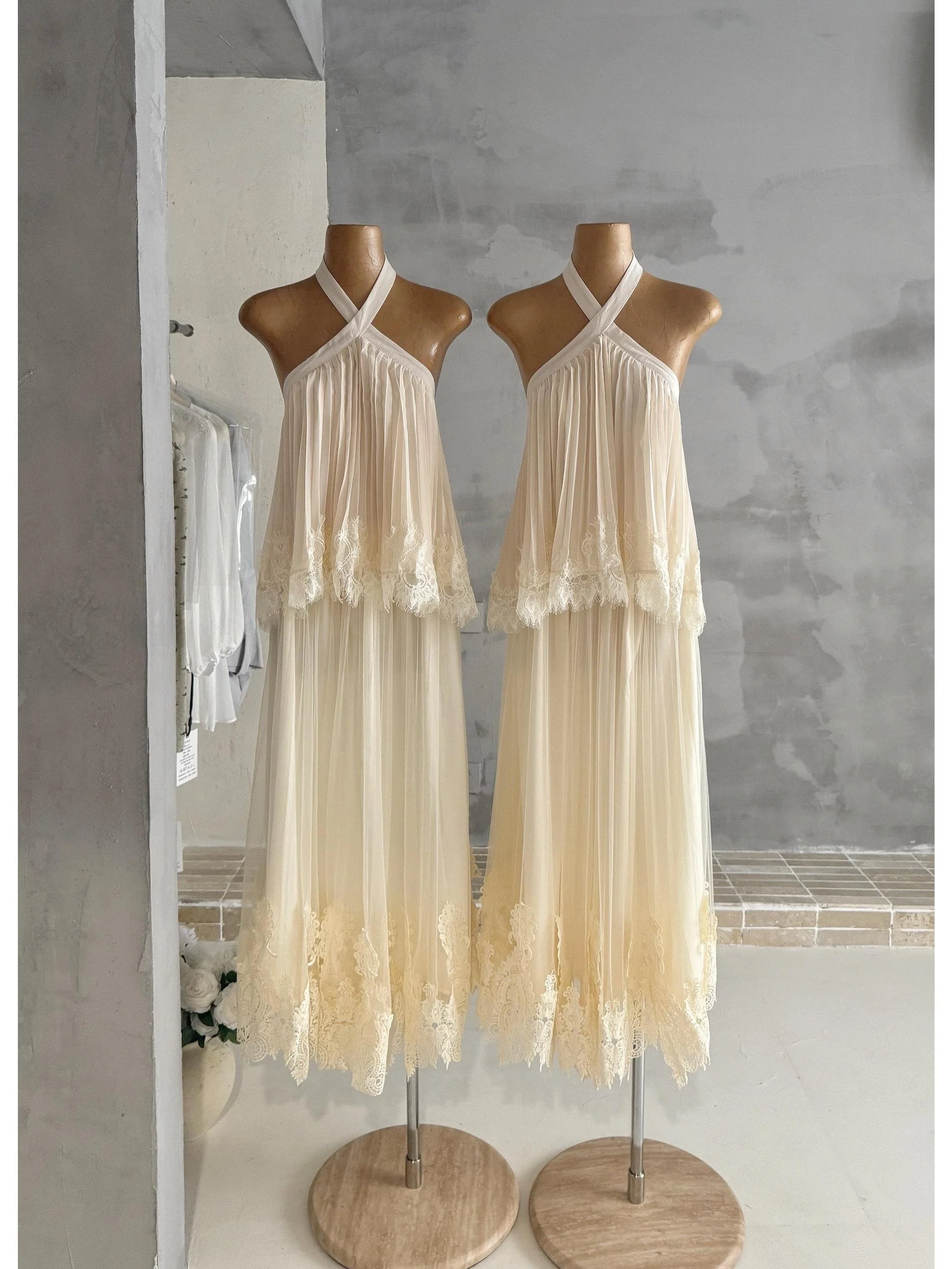 Loose Lace Women's Set 13Studio2026 Dream Swan Summer Collection Neck Hanging Top And Mesh Half Skirt Meat Covering Outfit
Loose Lace Women's Set 13Studio2026 Dream Swan Summer Collection Neck Hanging Top And Mesh Half Skirt Meat Covering Outfit
