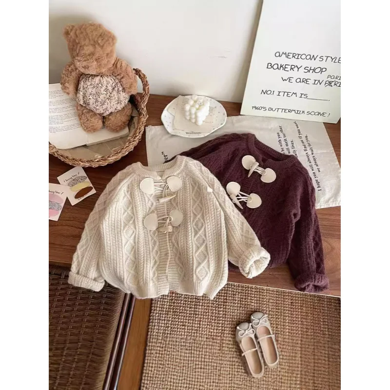 Children's Clothing Girl's Knitted Cardigan2024Autumn New Little Girl Retro Horn Button Cable-Knit Sweater Coat
Children's Clothing Girl's Knitted Cardigan2024Autumn New Little Girl Retro Horn Button Cable-Knit Sweater Coat