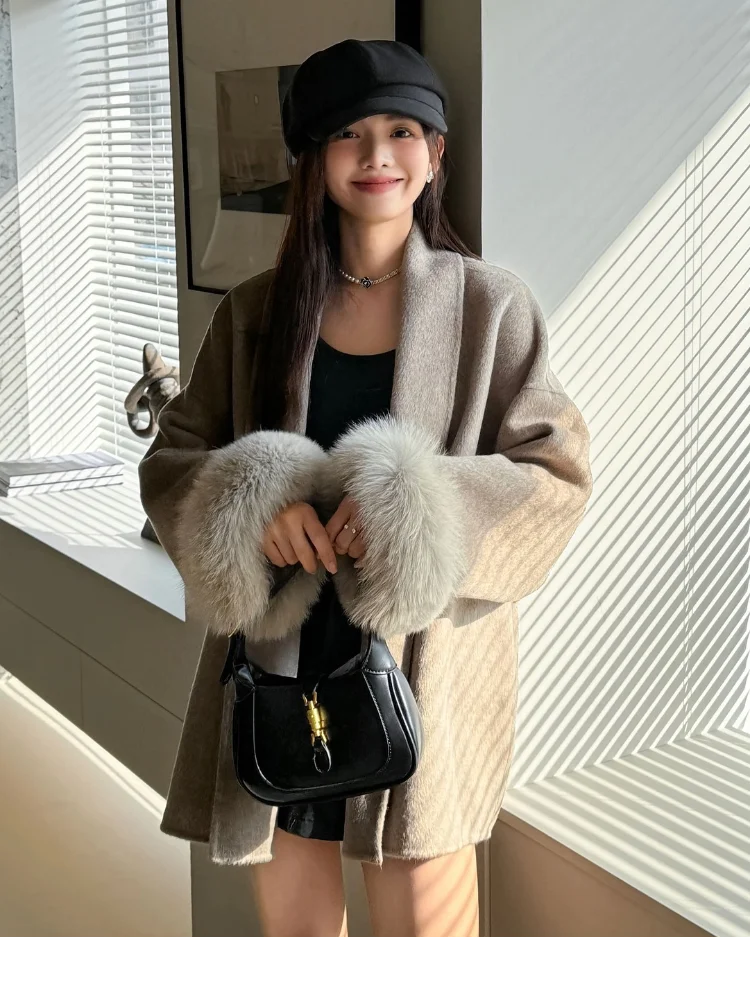 Blue Lace Up Plush Fur Sleeve Jacket Women Elegant Medium Length V-neck Woolen Coat New Autumn Casual Fashion Commuter Outwear
Blue Lace Up Plush Fur Sleeve Jacket Women Elegant Medium Length V-neck Woolen Coat New Autumn Casual Fashion Commuter Outwear