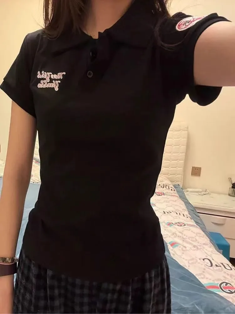 American Sle Embroidered Ne ort Sve T-irt Women Summer New Small Slim Fit Design ort Length Spicy Girl Top
American Sle Embroidered Ne ort Sve T-irt Women Summer New Small Slim Fit Design ort Length Spicy Girl Top