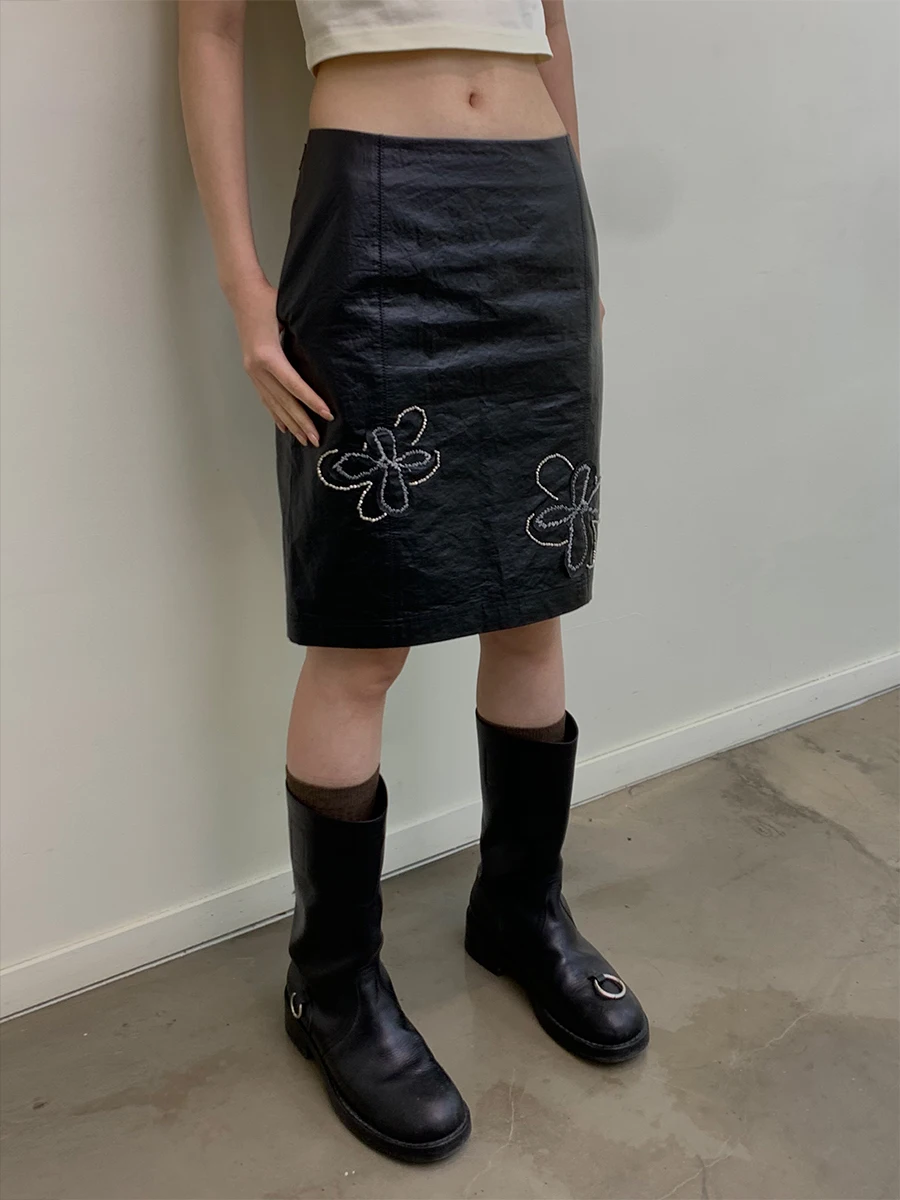 Neverseez Handmade Beaded Flower Embroidery Patchwork Faux Leather Coated f Skirt Spring Summer Women Casual mid Waist Cot...
Neverseez Handmade Beaded Flower Embroidery Patchwork Faux Leather Coated f Skirt Spring Summer Women Casual mid Waist Cot...
