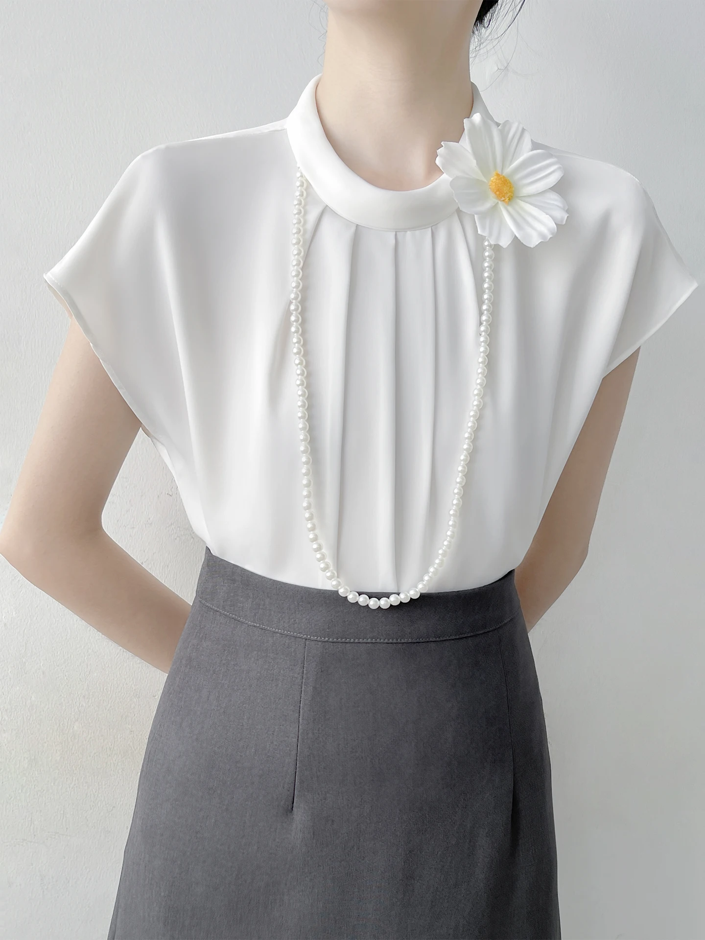 Корейская летняя женская сорочка из атласа с жемчужной отделкой, белая, для повседневной носки, новинка, дышащая, удобная посадка
Корейская летняя женская сорочка из атласа с жемчужной отделкой, белая, для повседневной носки, новинка, дышащая, удобная посадка