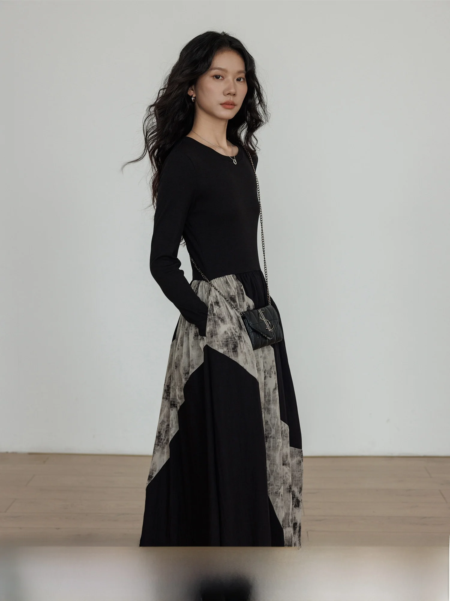Elegant Black Knitted Long Sleeve Dress Women's Commute Casual Spring New Style Cool Wind Personality Long Dress A-Line Skirt
Elegant Black Knitted Long Sleeve Dress Women's Commute Casual Spring New Style Cool Wind Personality Long Dress A-Line Skirt