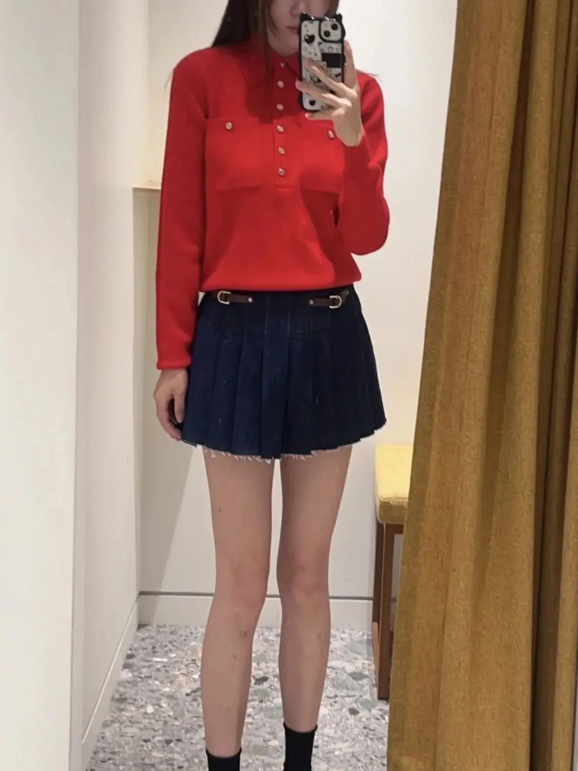 Autumn 2025 Women Red Knitted Cardigan Letter Embroidery Pocket Turn-down Collar Long Sleeve Slim Sweater
Autumn 2025 Women Red Knitted Cardigan Letter Embroidery Pocket Turn-down Collar Long Sleeve Slim Sweater