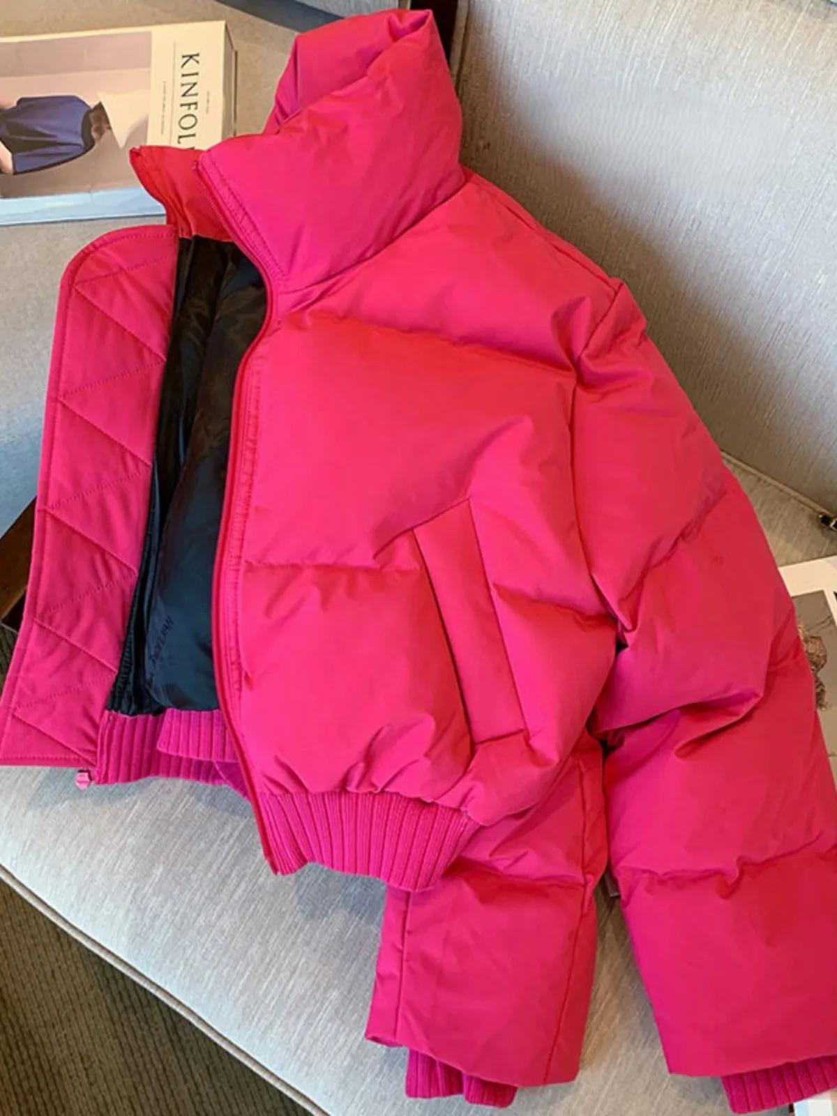 Женские пуховые парки Blunt: гладкие, без острых краев, без зубцов, без шипов, без шиповок, без зубцовок, с гладкой поверхностью
Женские пуховые парки Blunt: гладкие, без острых краев, без зубцов, без шипов, без шиповок, без зубцовок, с гладкой поверхностью