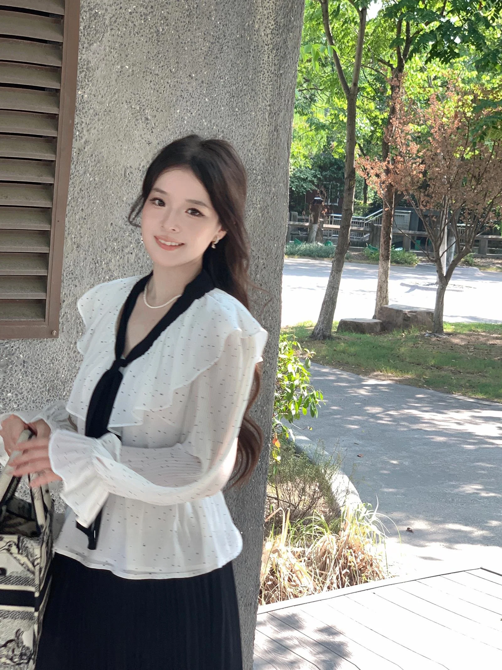 Оригинальная женская шифоновая блузка в горошек с поясом, завышенной талией, приталенного кроя, с длинными рукавами, в нежном осеннем стиле
Оригинальная женская шифоновая блузка в горошек с поясом, завышенной талией, приталенного кроя, с длинными рукавами, в нежном осеннем стиле