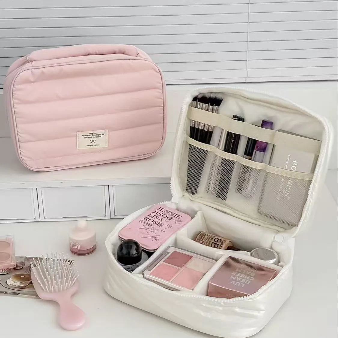 Handheld Cosmetic Bag Simple Compartment Out Travel Portable Multifunctional Storage Fish Cosmetic Bag
Handheld Cosmetic Bag Simple Compartment Out Travel Portable Multifunctional Storage Fish Cosmetic Bag